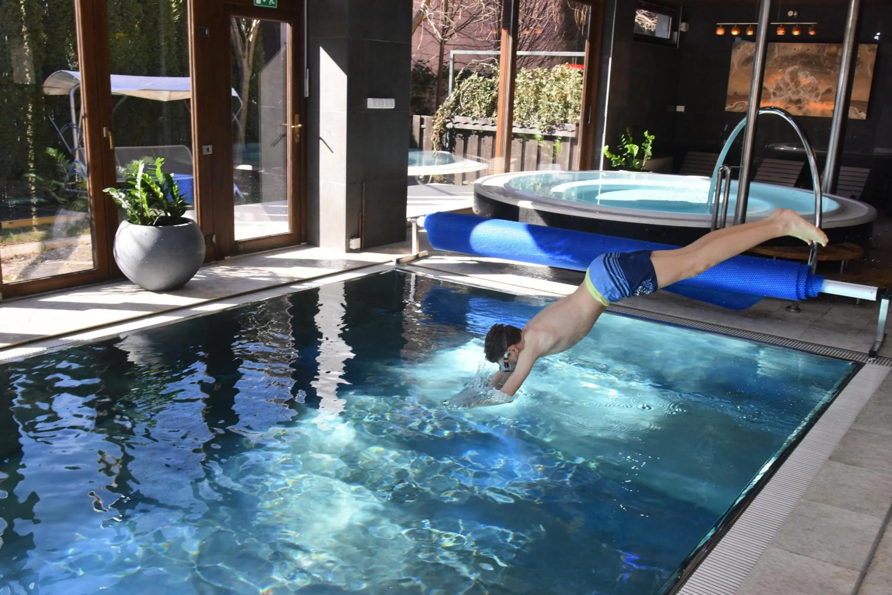 People in Hotel Strk