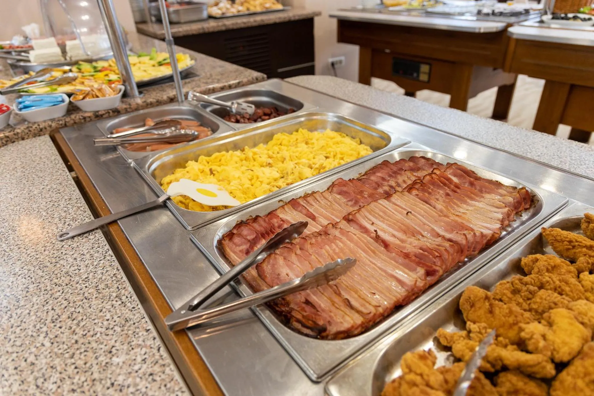 Restaurant/places to eat in Hotel Condor