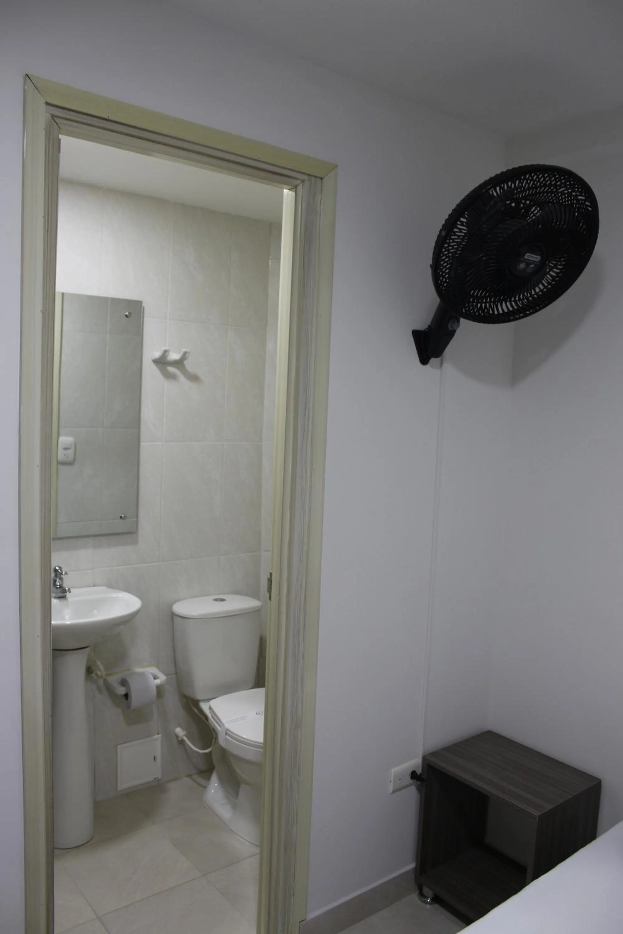 Photo of the whole room in Hotel Pereira 421