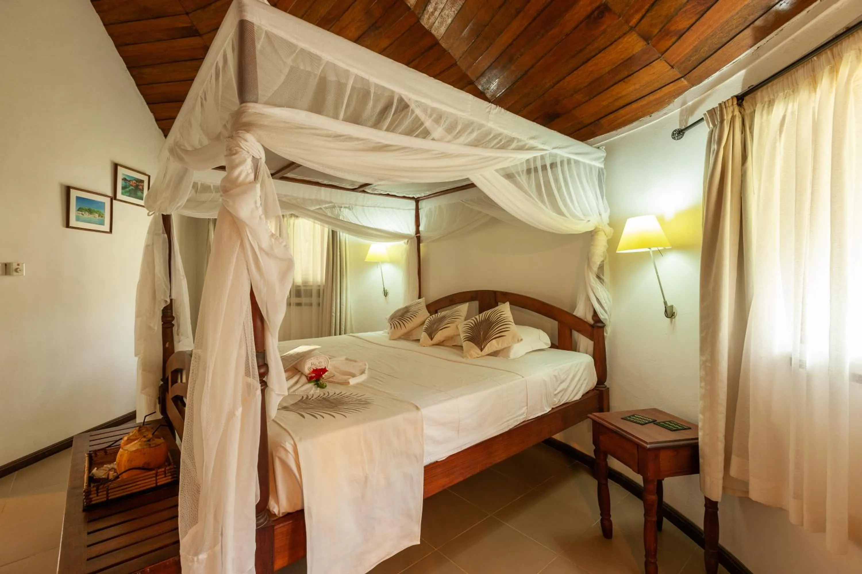 Bed in Hotel Cote d'or Lodge