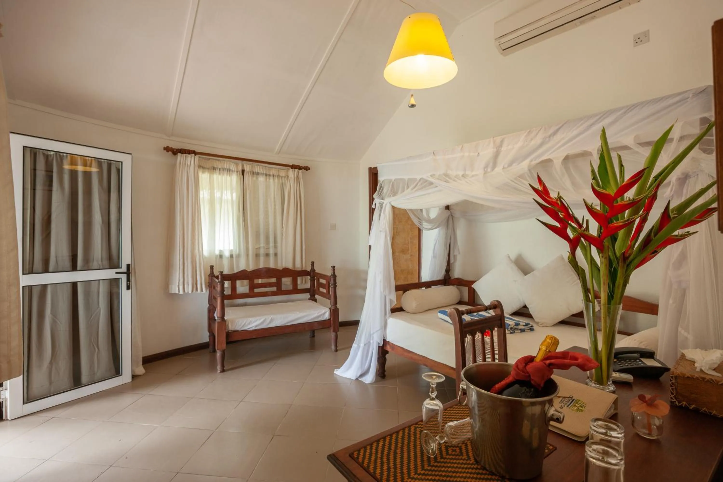 Bed in Hotel Cote d'or Lodge