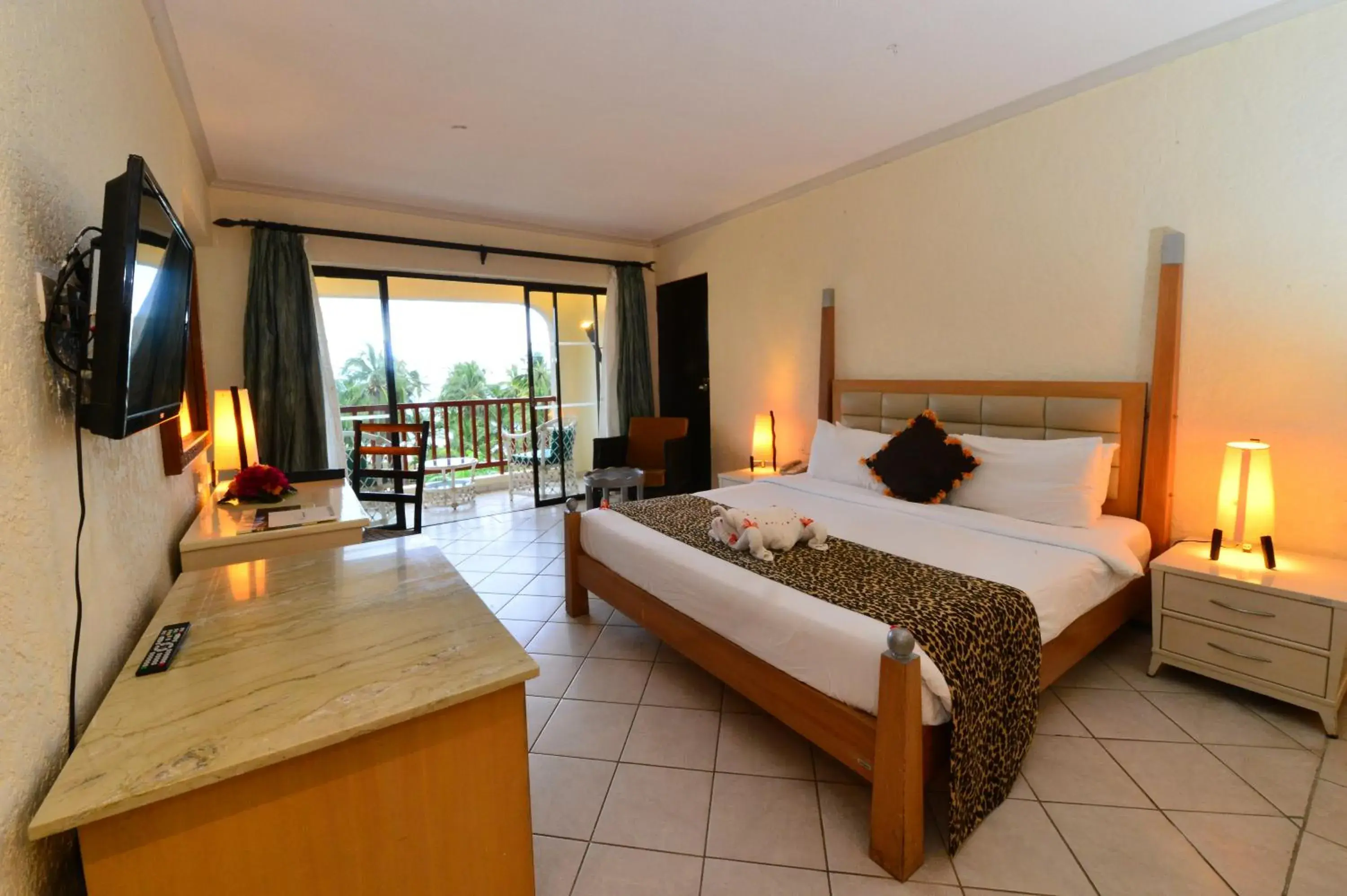 Deluxe Room - single occupancy in Diani Reef Beach Resort & Spa - Your Beachfront Bliss Awaits Deluxe Room - single occupancy in Diani Reef Beach Resort & Spa - Your Beachfront Bliss Awaits