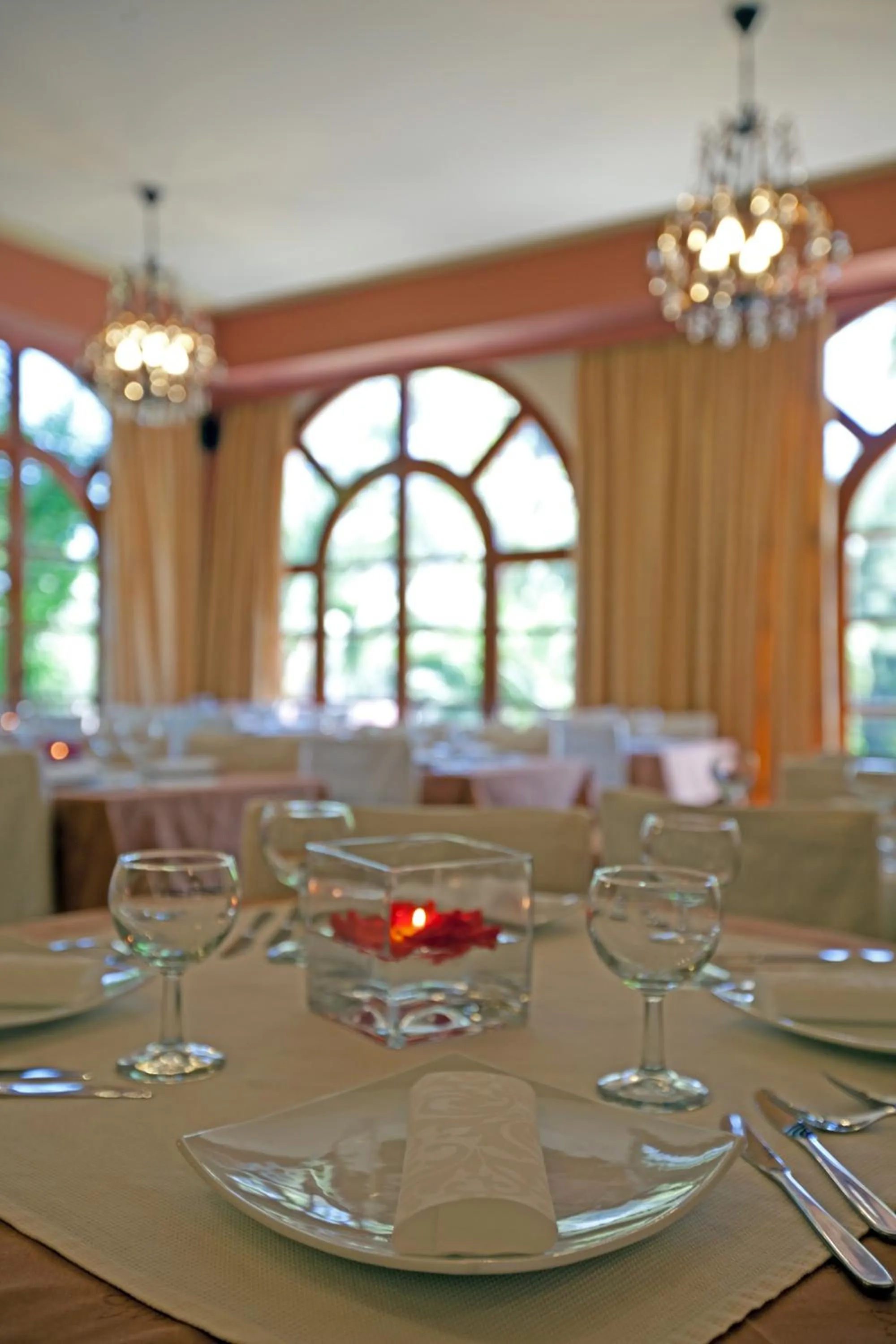 Restaurant/places to eat in Hotel Milton