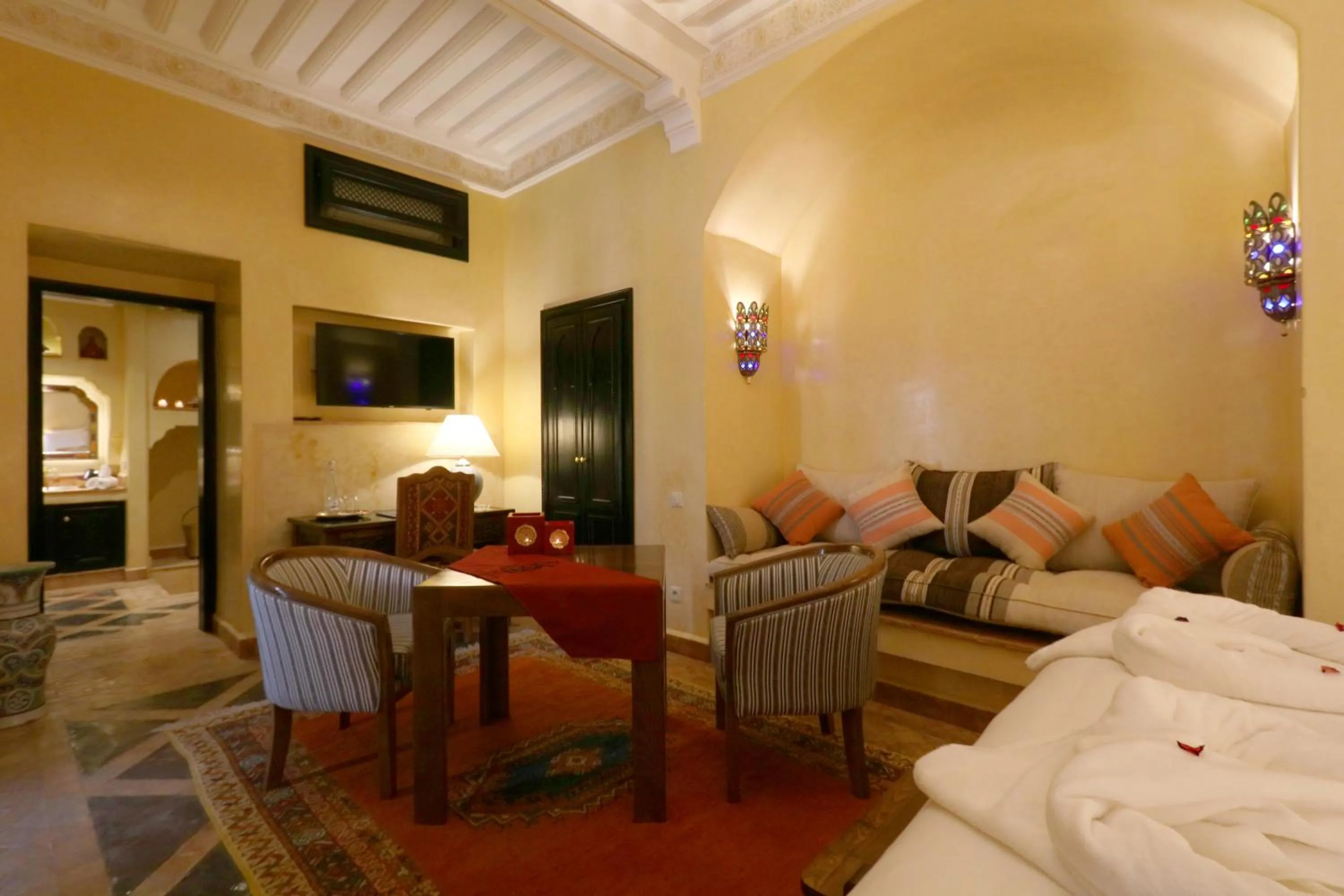 Living room, Bed in Riad Omara al Kasbah