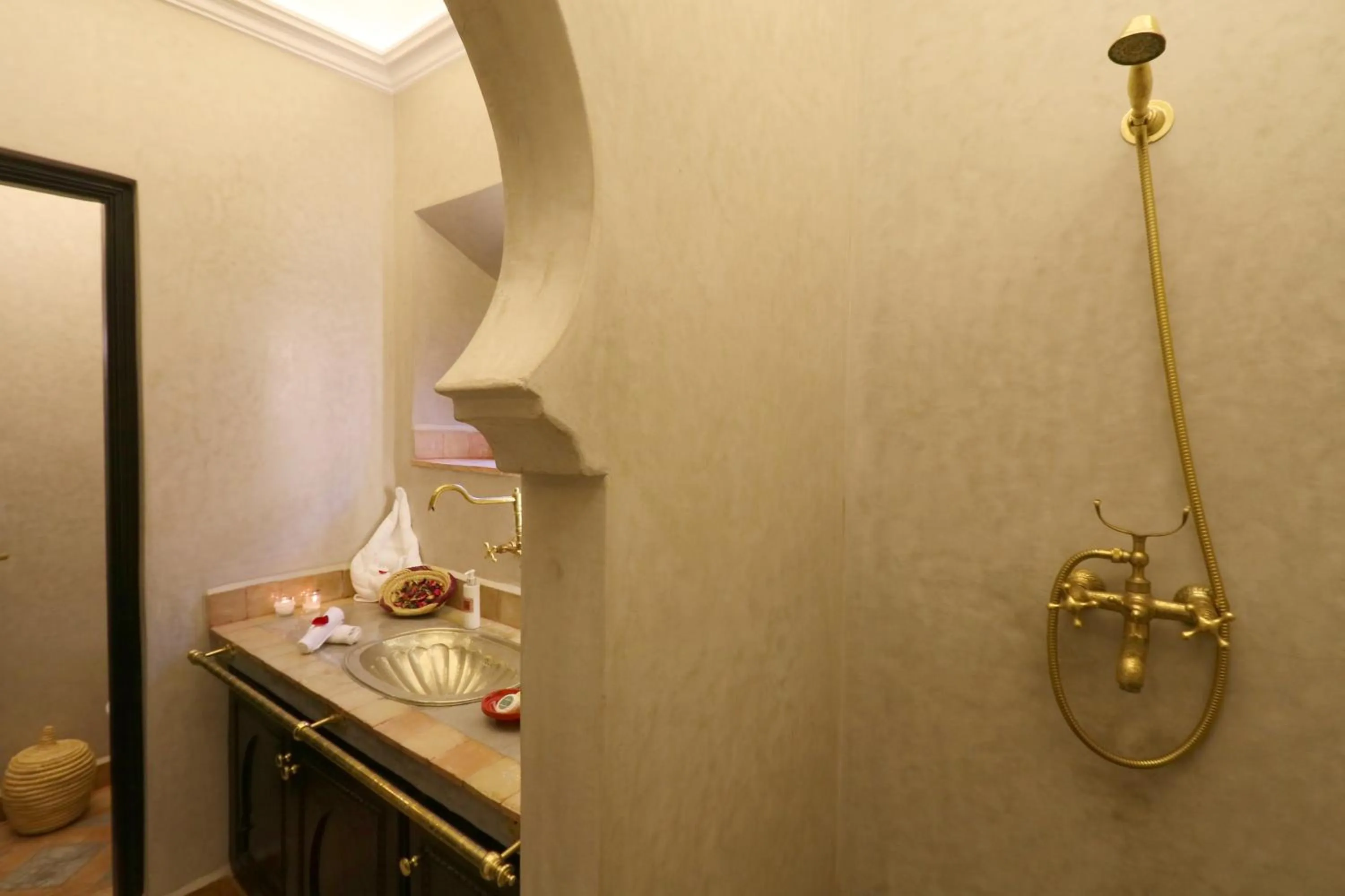 Bathroom in Riad Omara al Kasbah