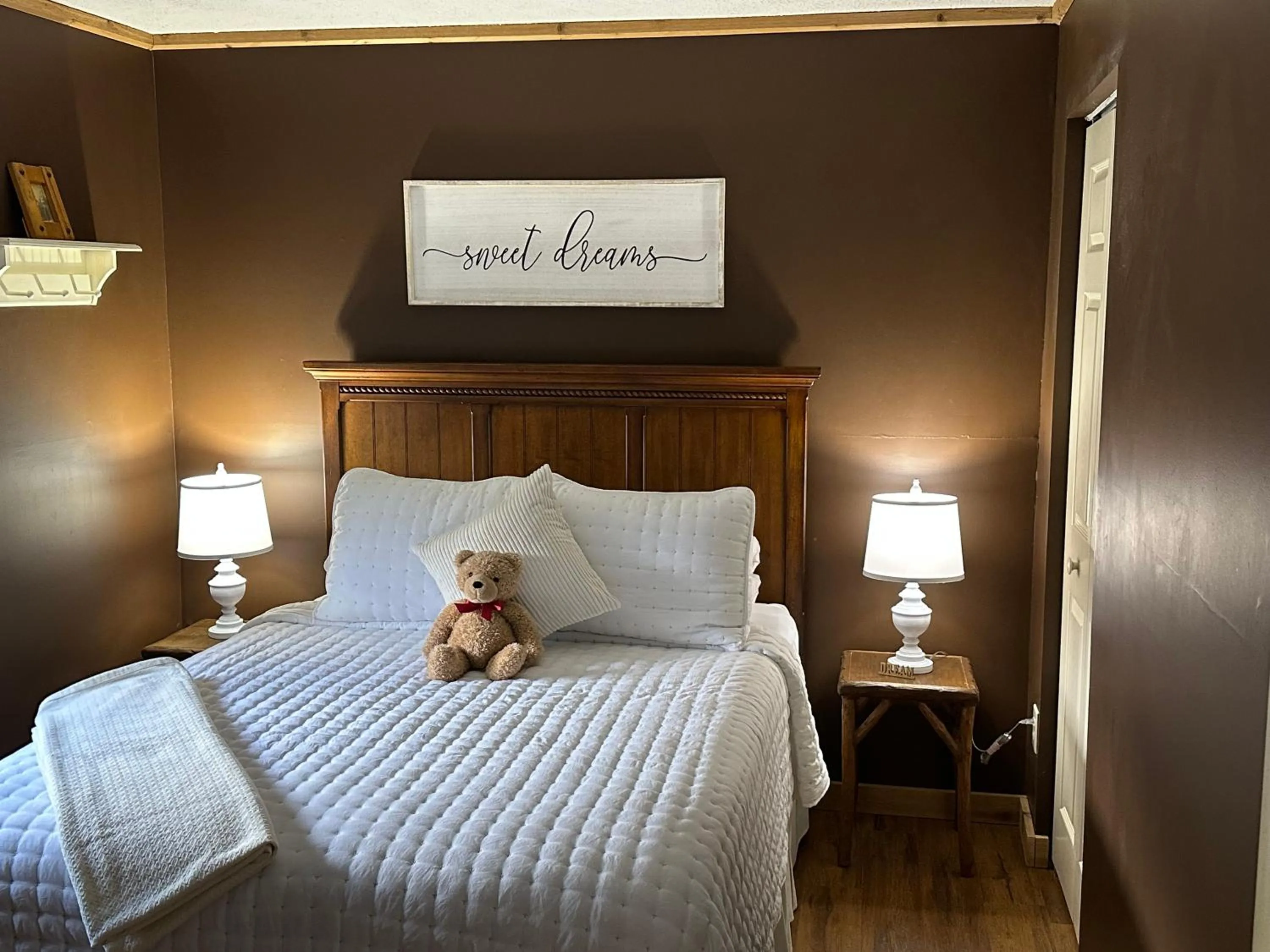 Bed in Little Main Street Inn