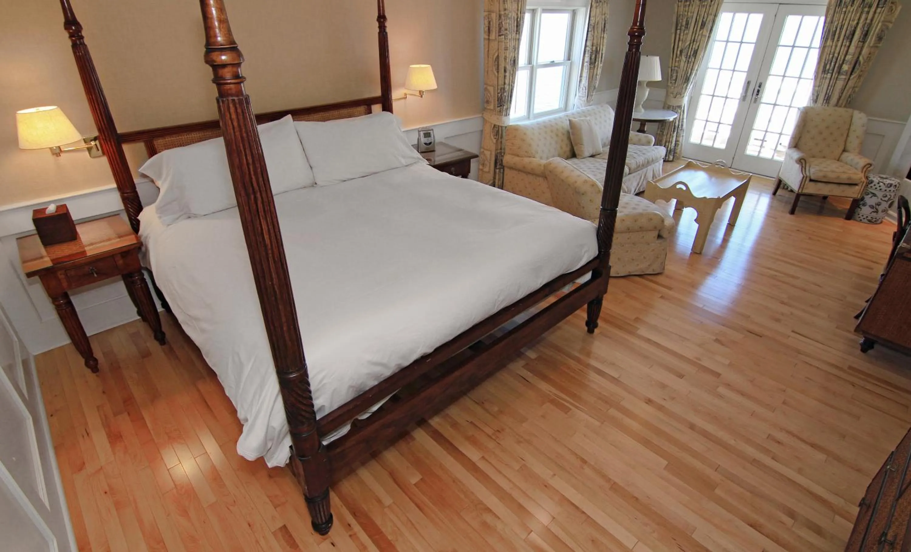 Bed in Anchor Inn Beach House