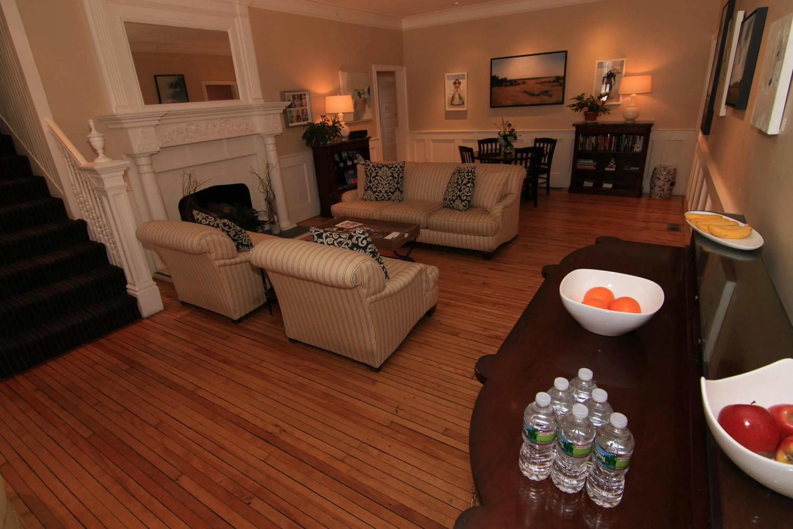 Restaurant/places to eat in Anchor Inn Beach House