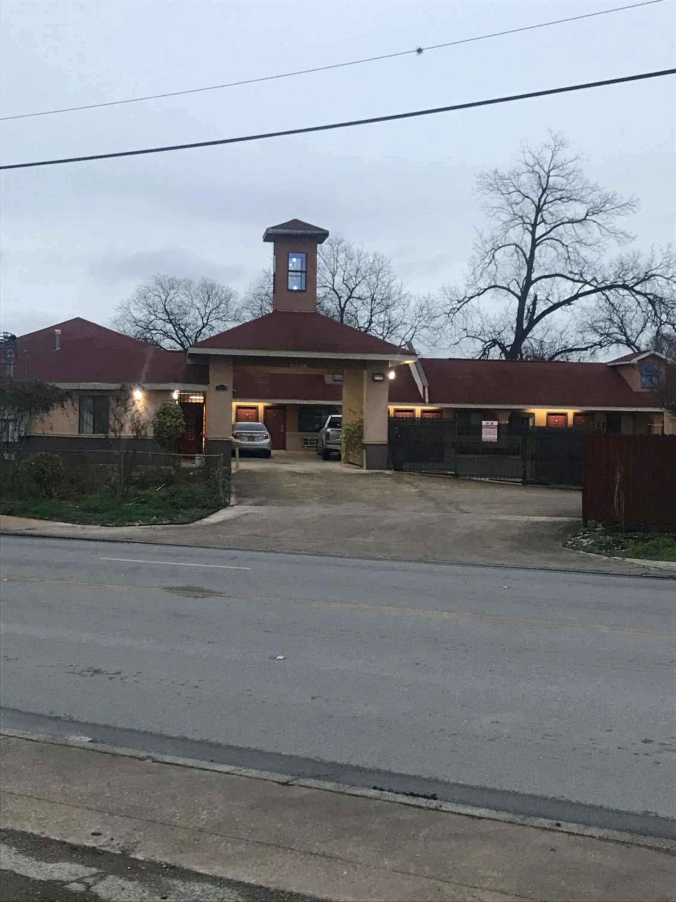 Property building in SouthTown S.A. Inn