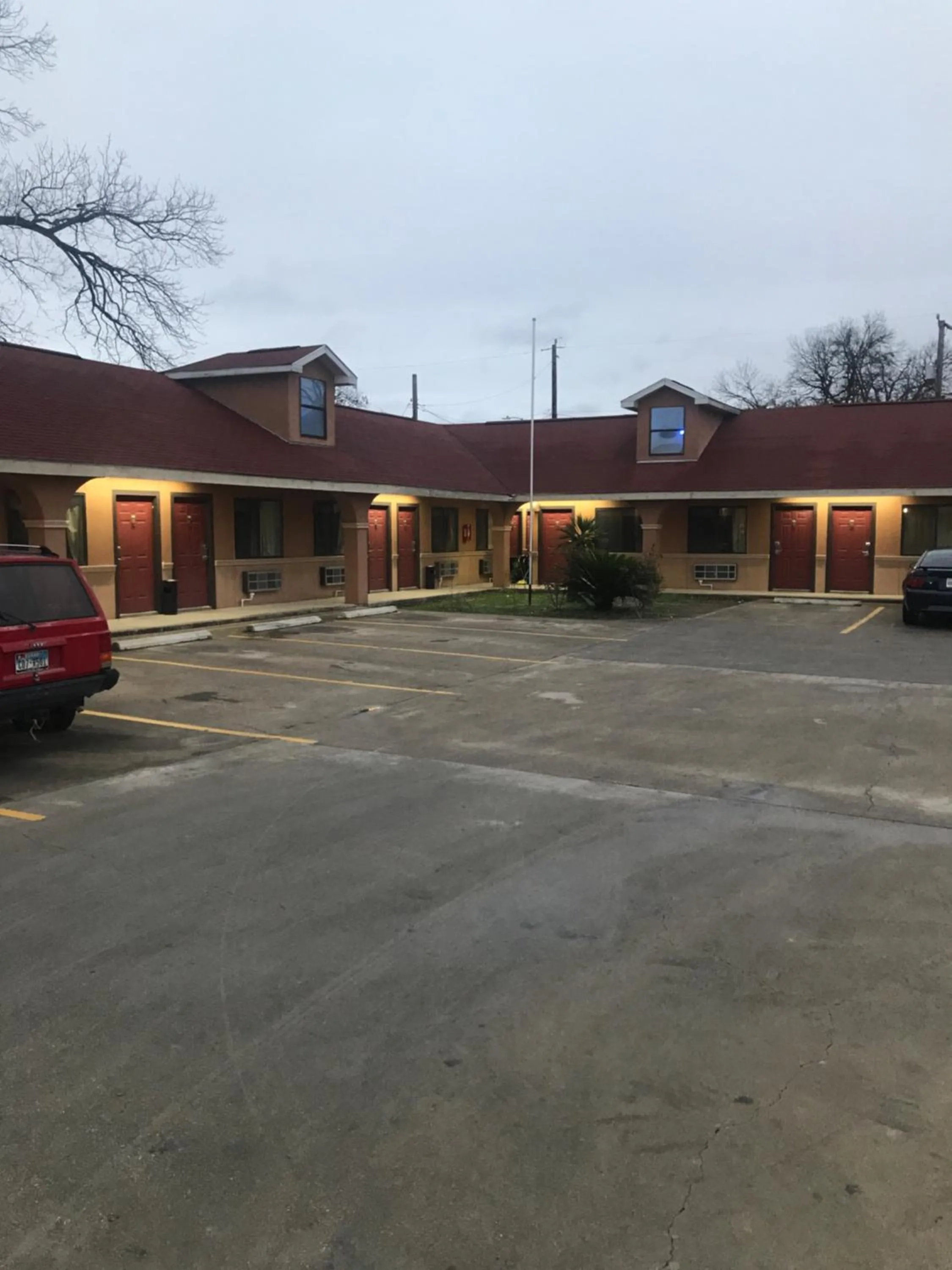 Property building in SouthTown S.A. Inn