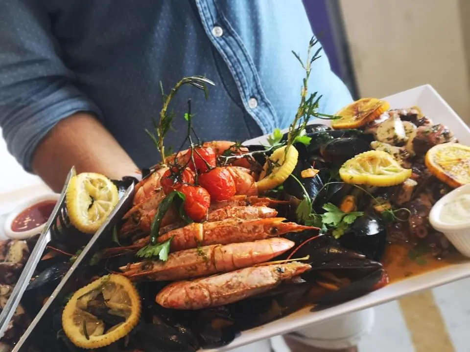 Restaurant/places to eat in Ambassador Hotel