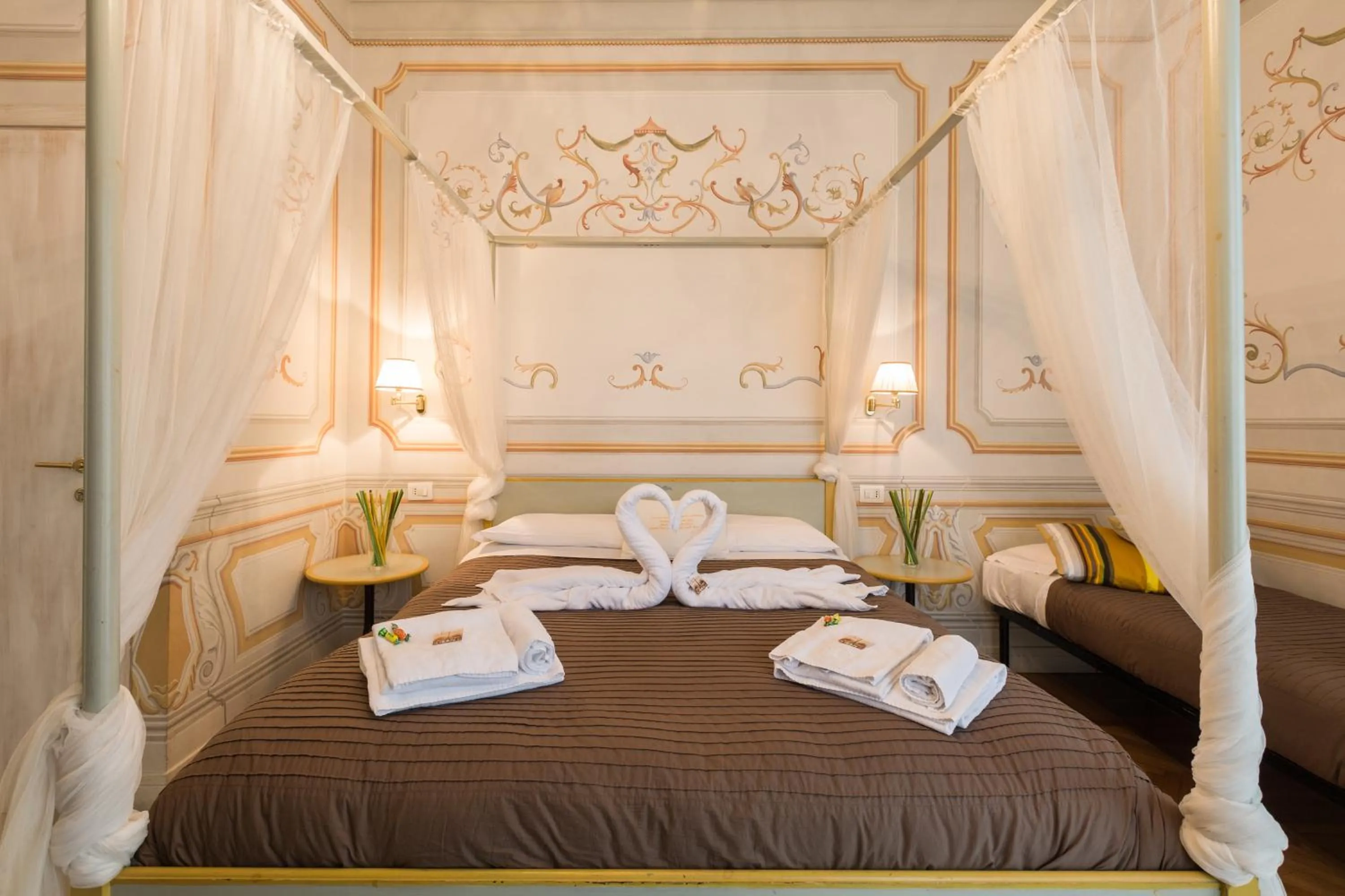 Decorative detail, Bed in Suites Piazza Del Popolo