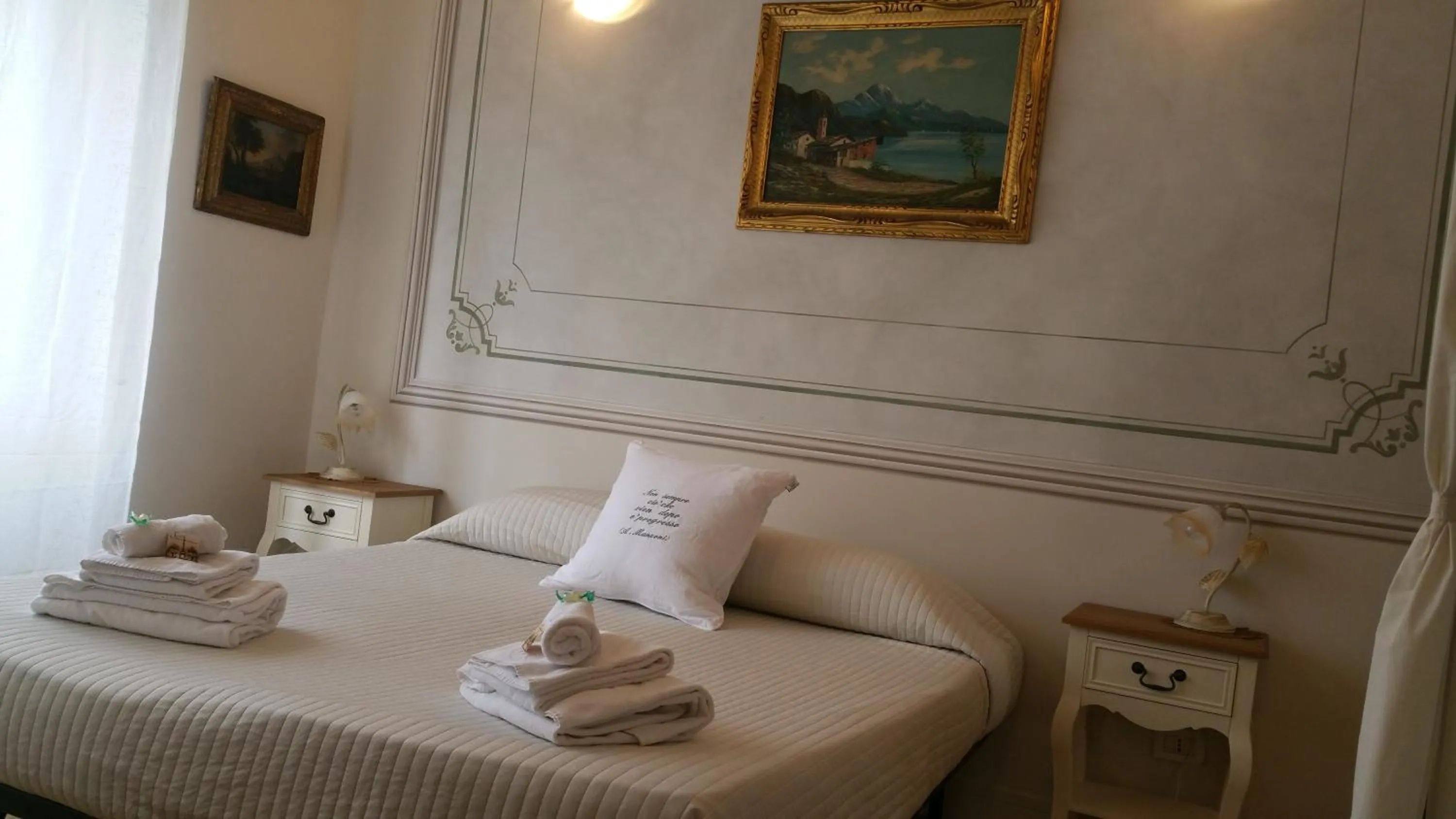 Photo of the whole room, Bed in Suites Piazza Del Popolo