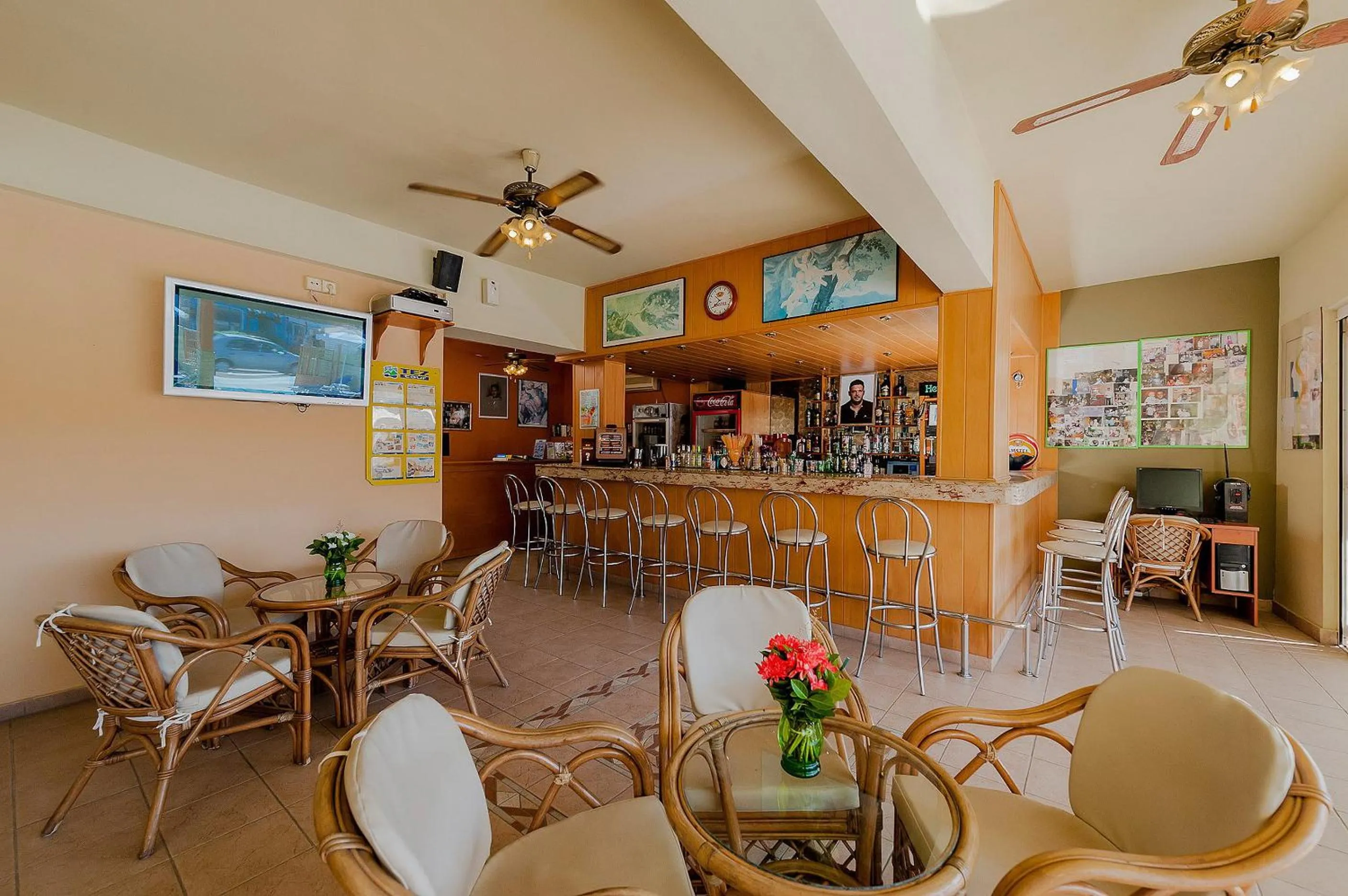 Lounge or bar in Esmeralda Hotel