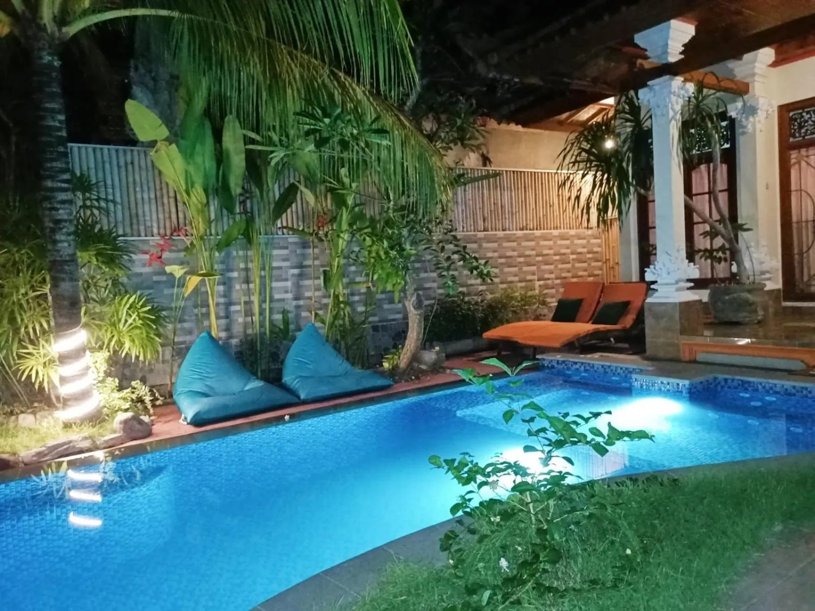 Swimming pool in Green Palace Homestay