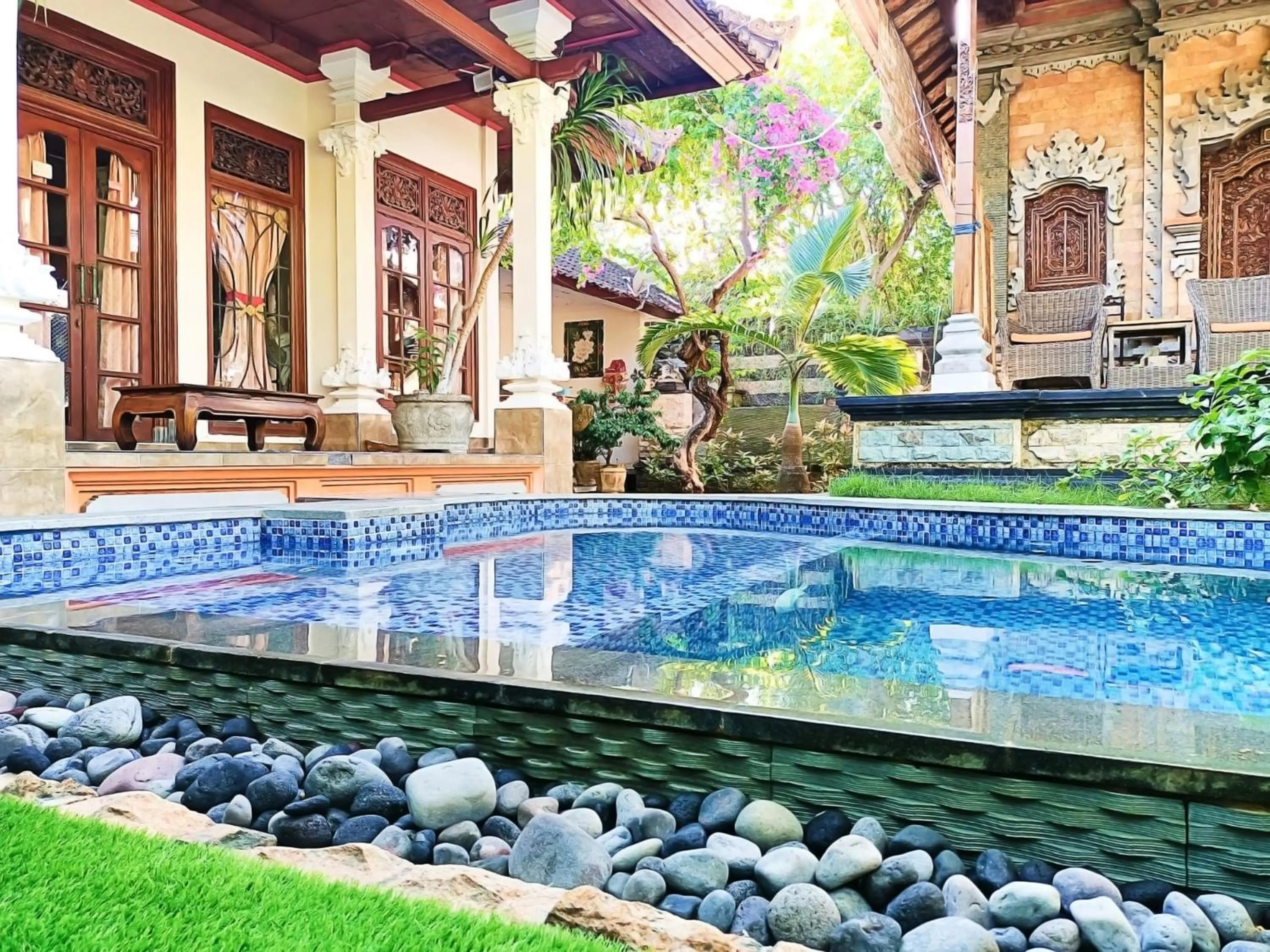 Swimming pool in Green Palace Homestay