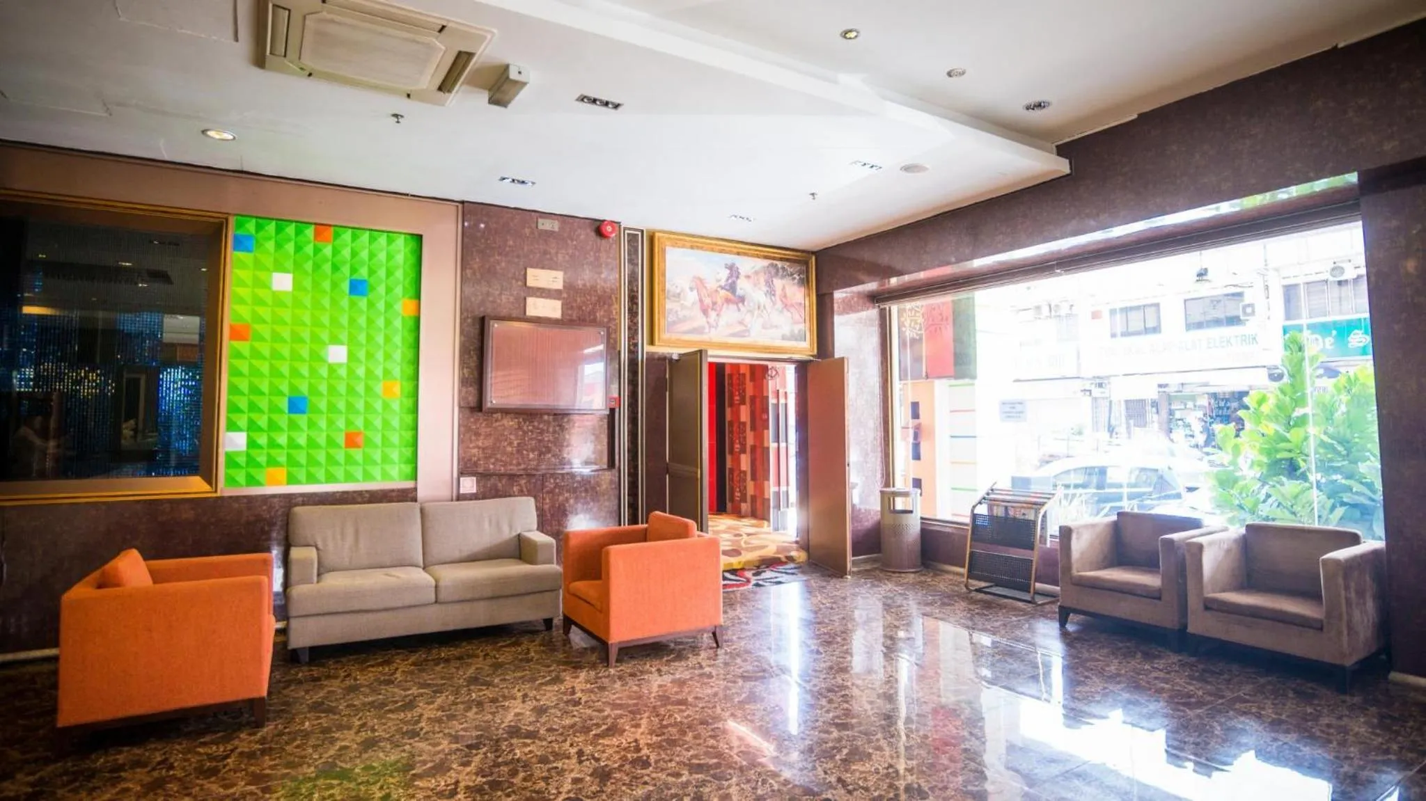 Lobby or reception in Hotel Holmes Gp