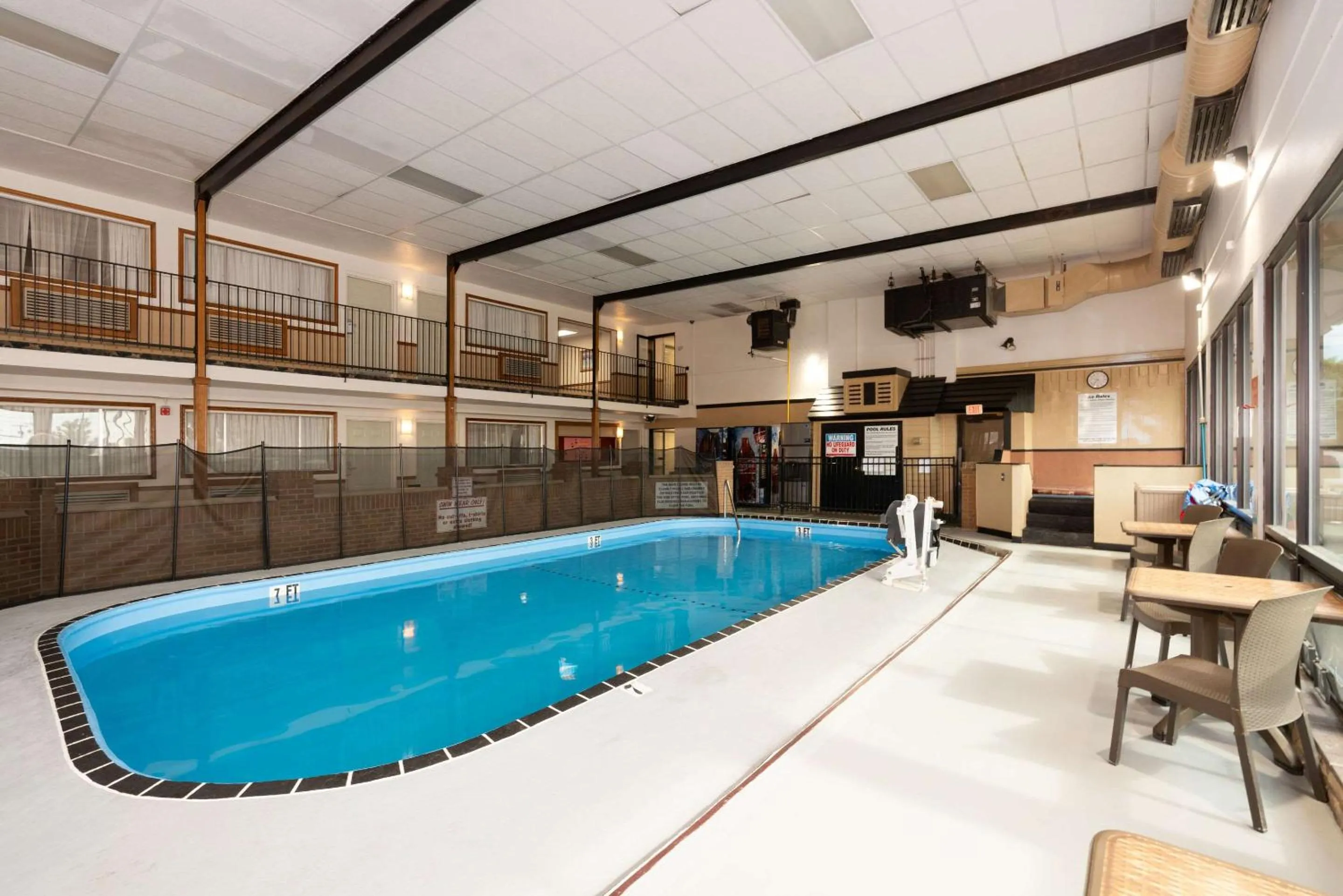 Swimming pool in Quality Inn Havre