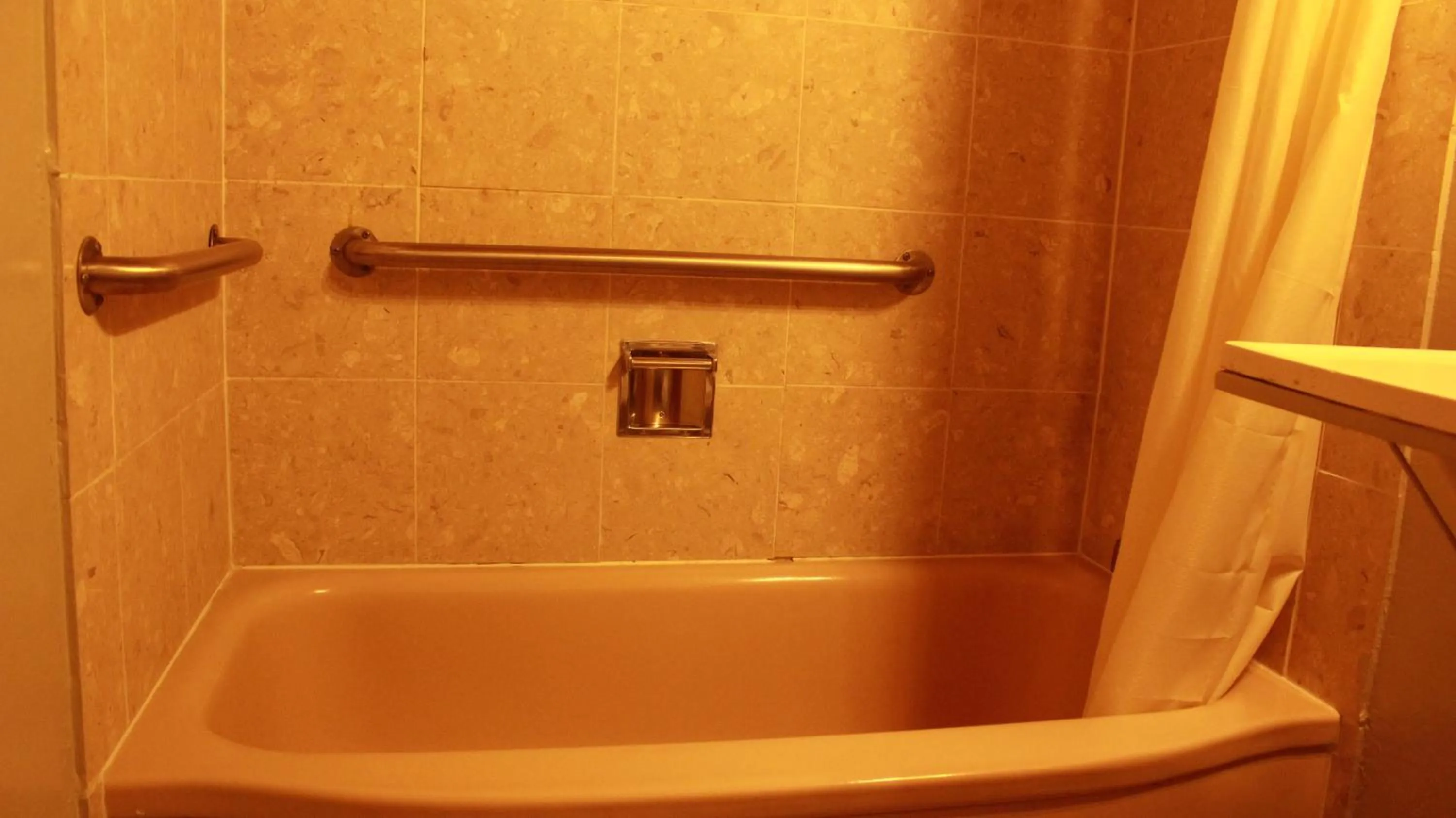 Bathroom in Budget Inn -Yreka