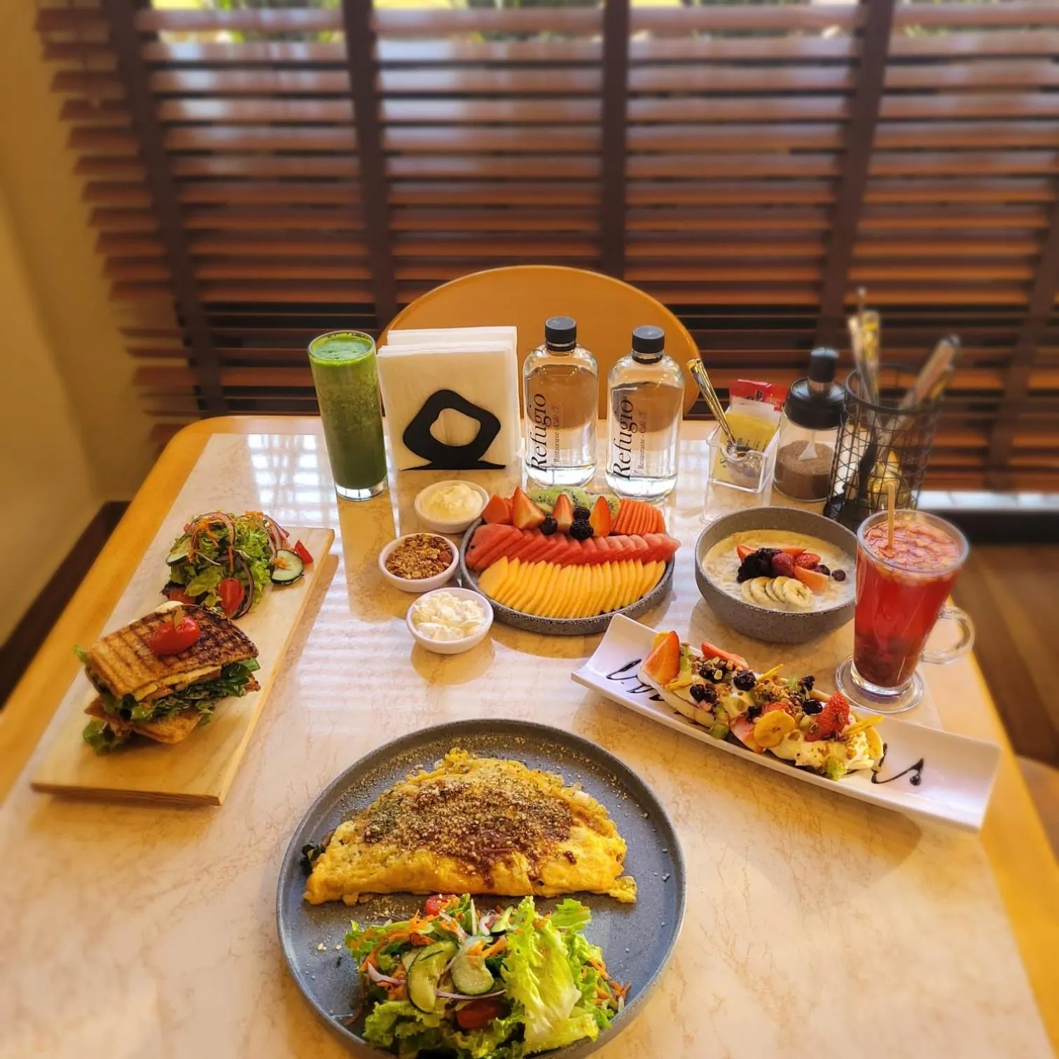 Restaurant/places to eat in Hotel CH