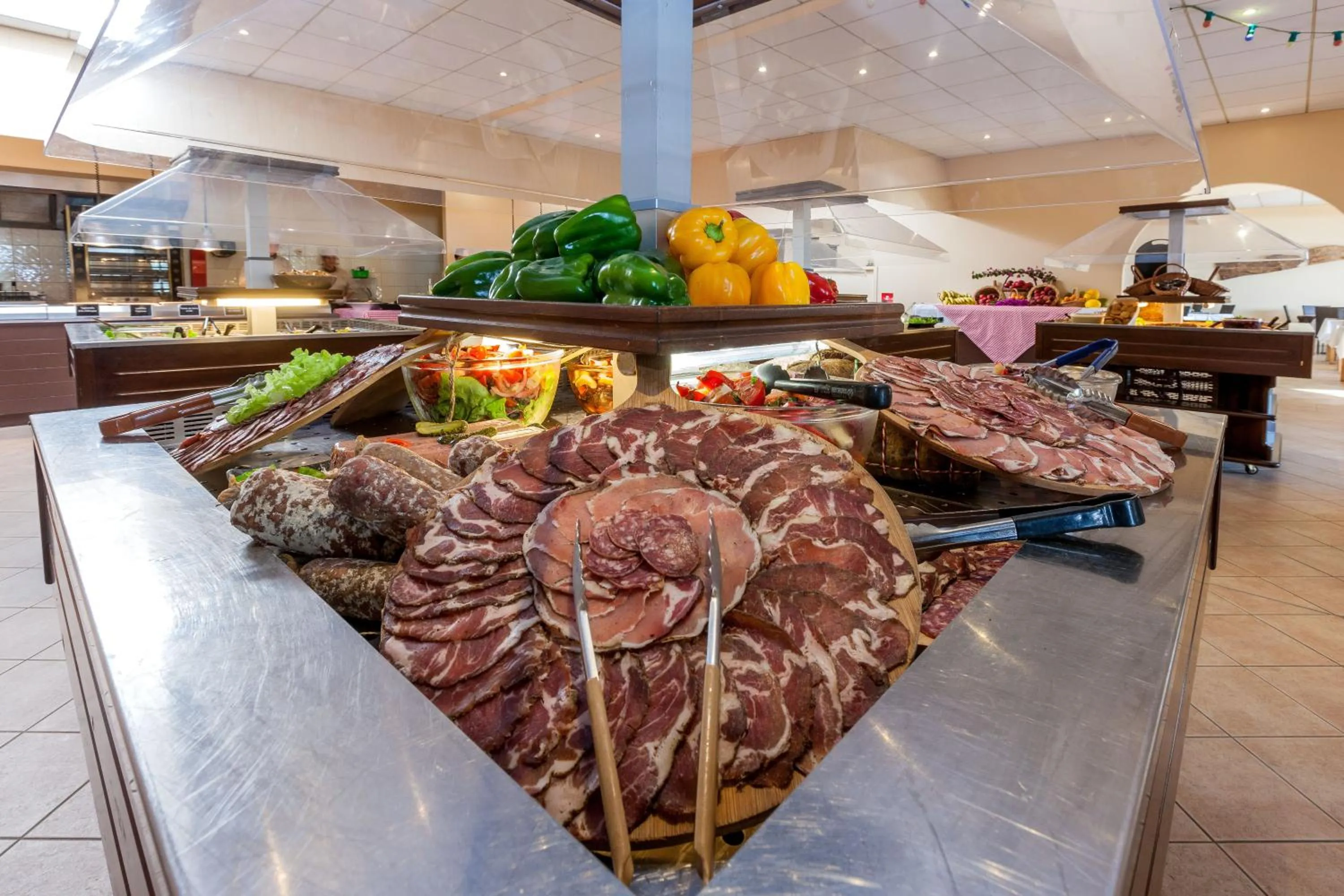 Food and drinks in Hotel Club Marina Viva