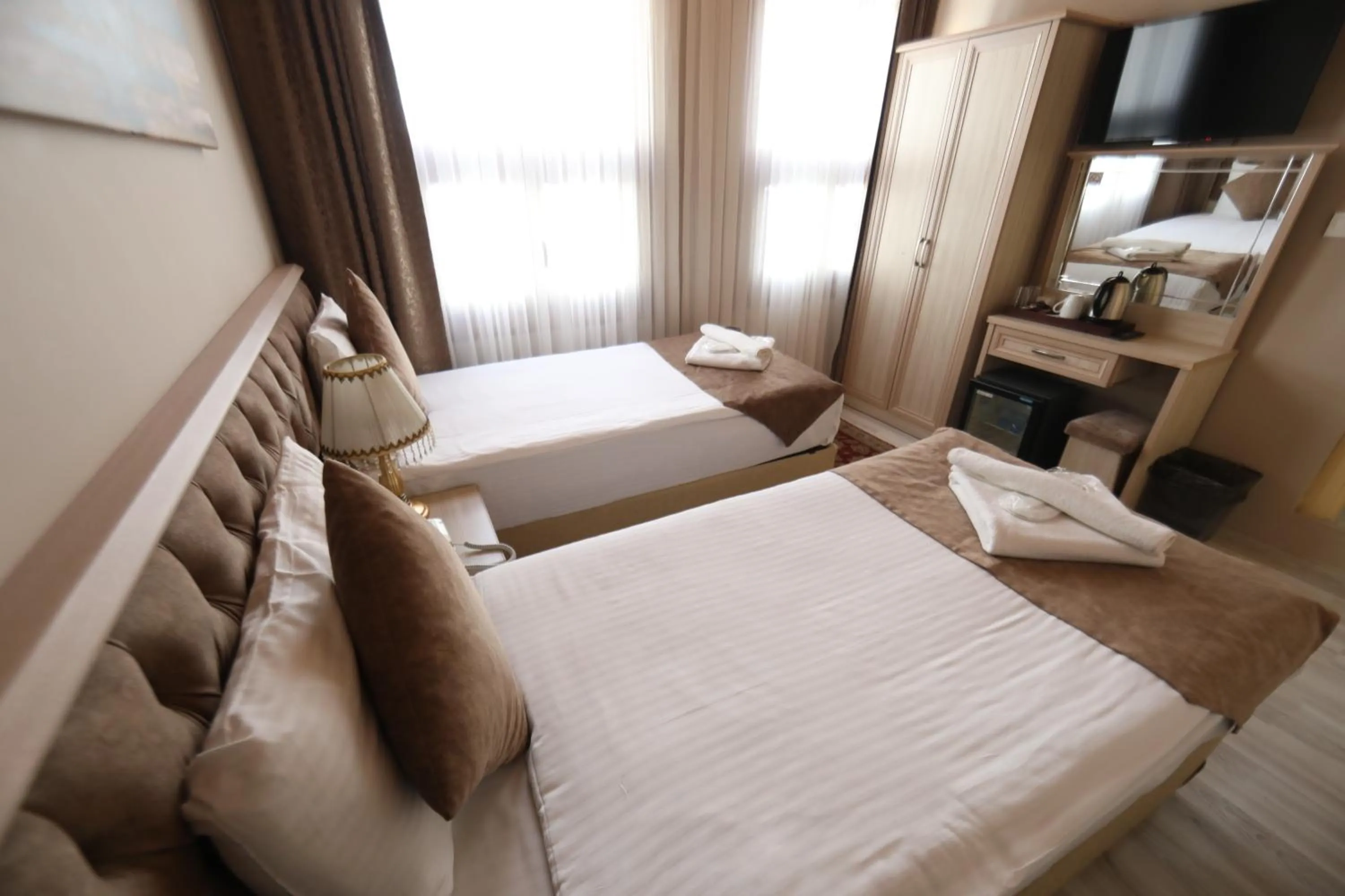 Bedroom, Bed in Sultans Royal Hotel