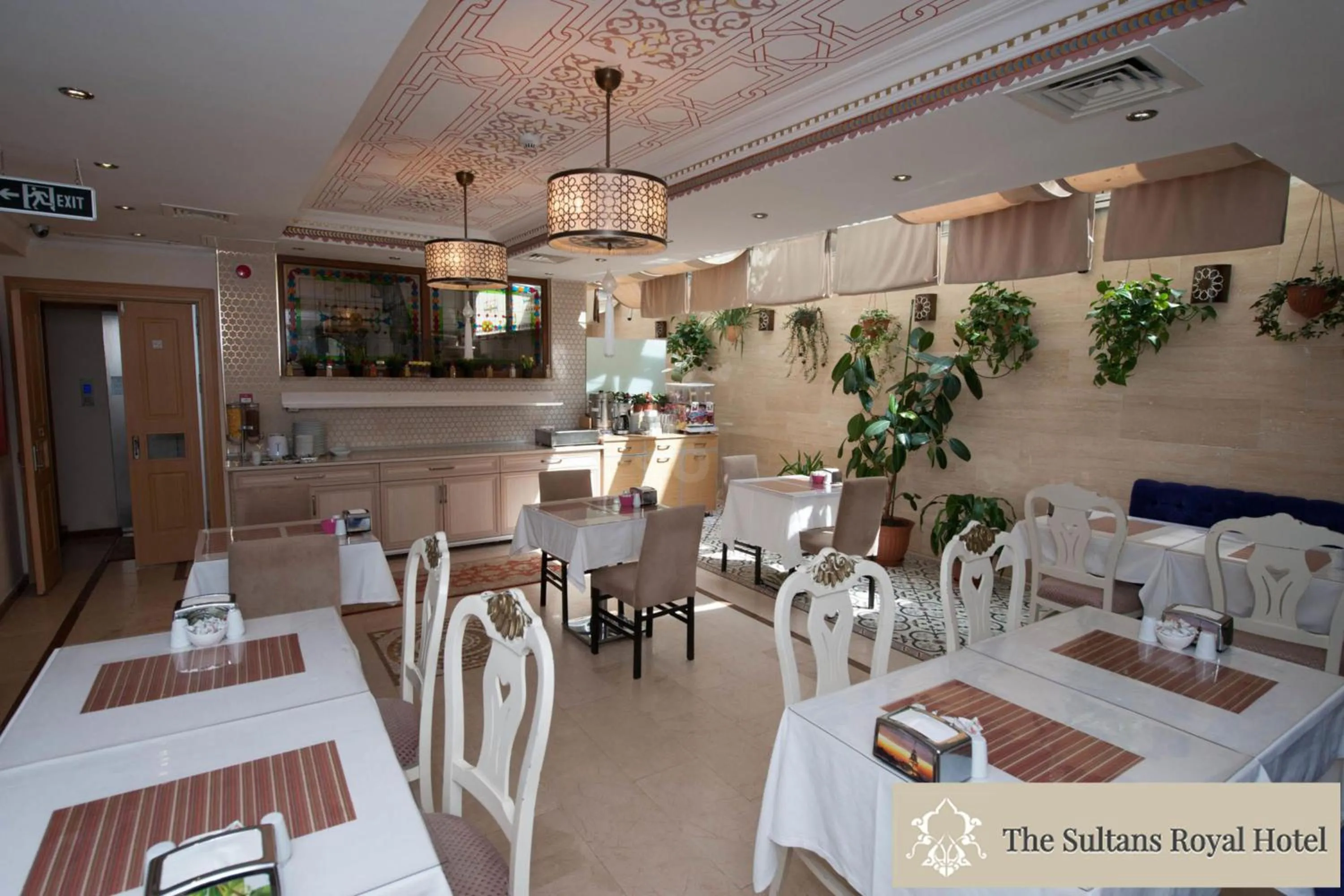 Restaurant/places to eat in Sultans Royal Hotel