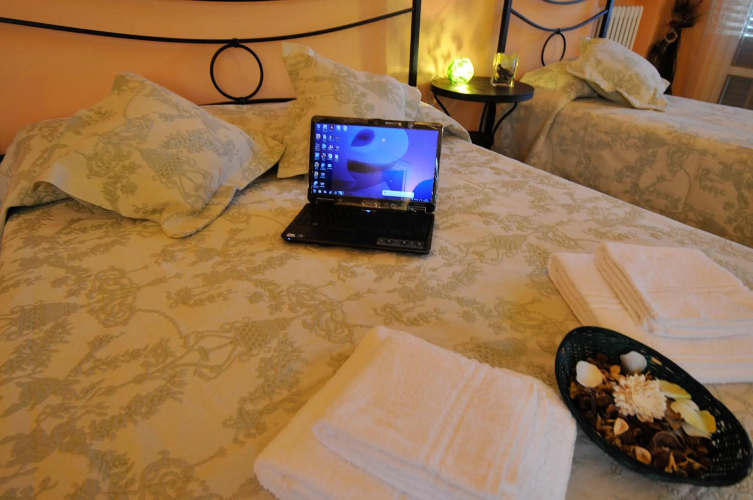 Decorative detail, Bed in B&B Gate 52