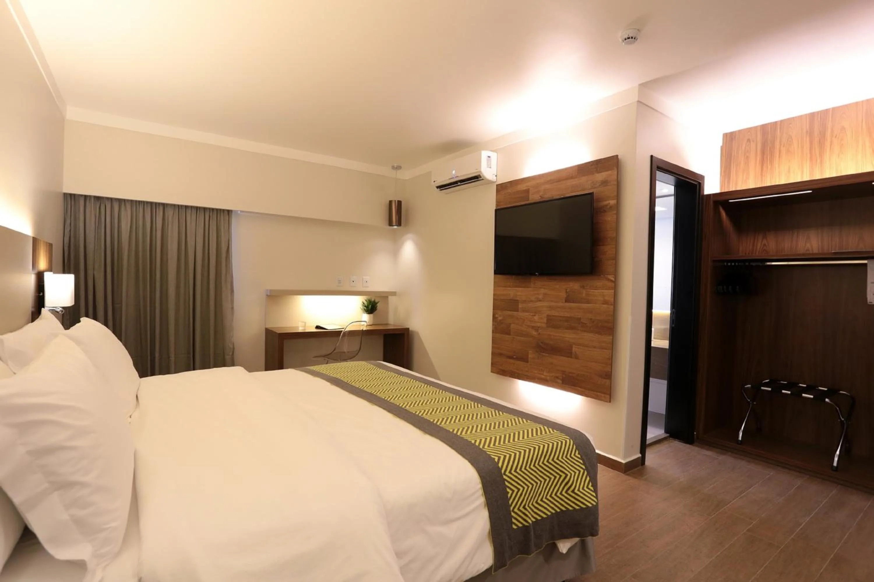 Photo of the whole room, Bed in Oasis Plaza Hotel