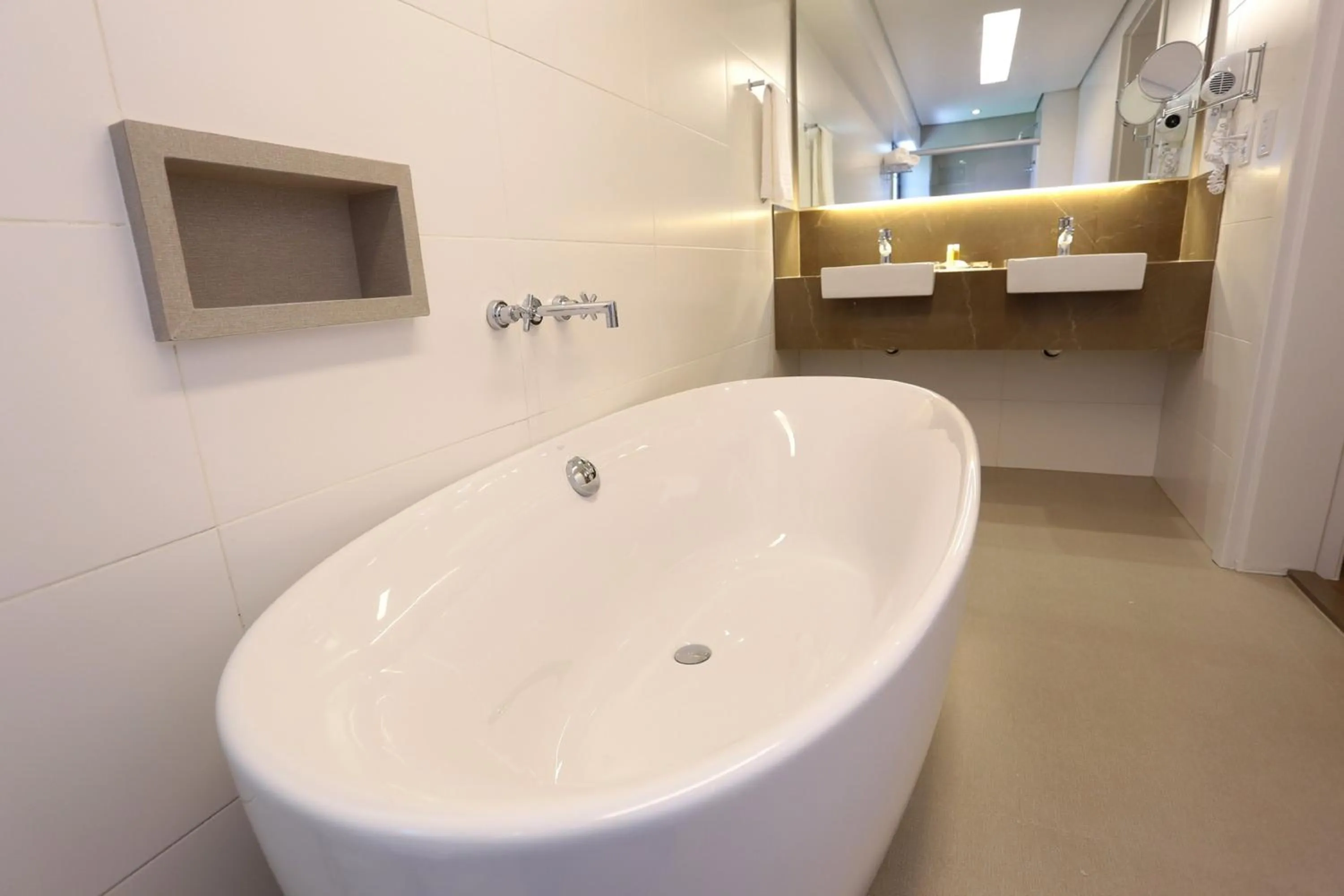 Area and facilities in Oasis Plaza Hotel