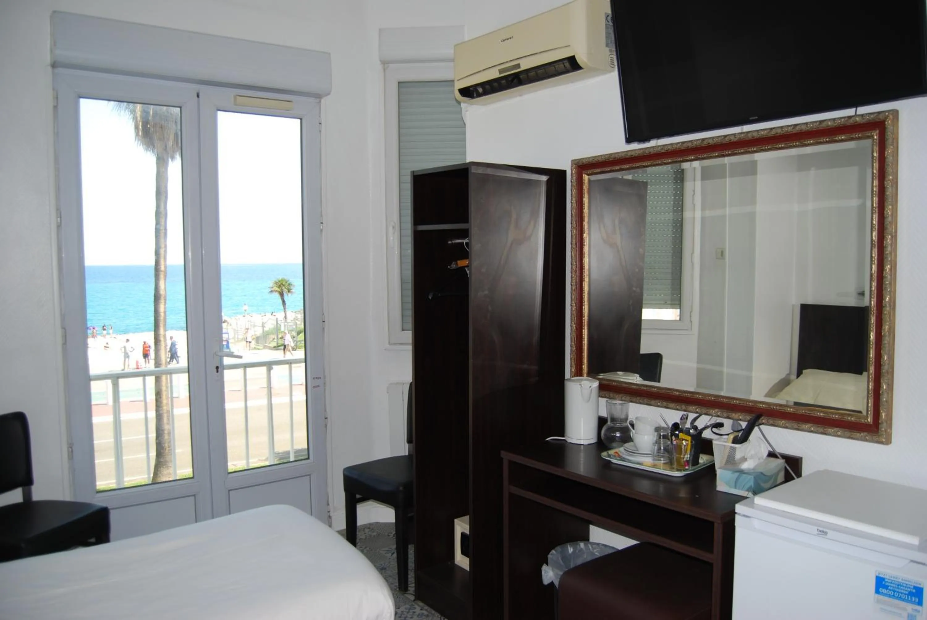 Bedroom, Bed in Hôtel Azur