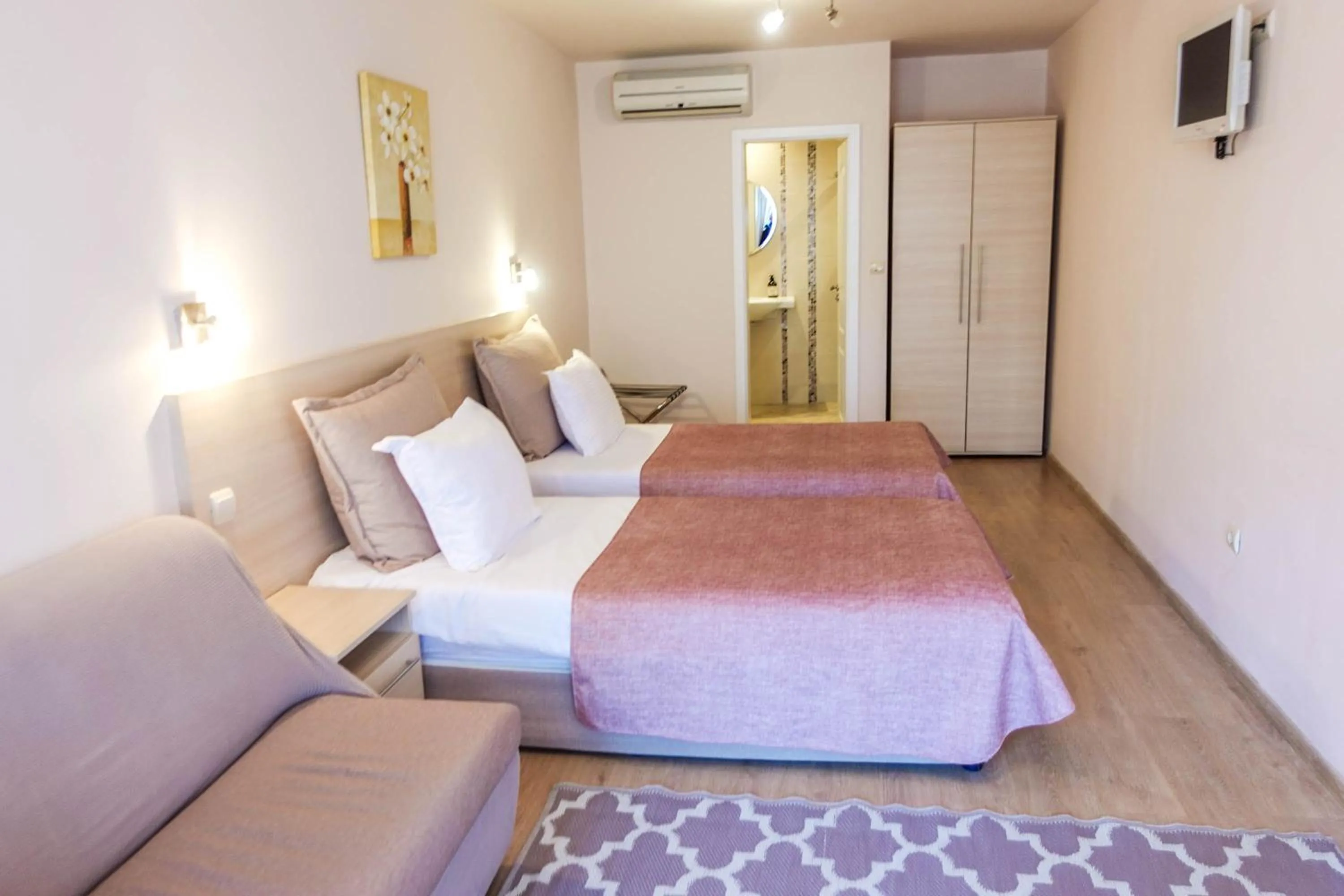 Bed in Hotel Acropolis