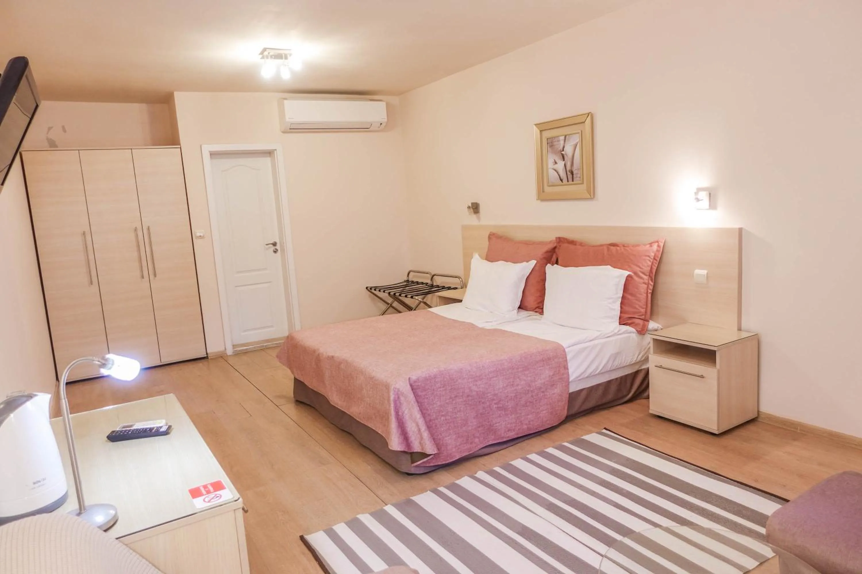 Bed in Hotel Acropolis