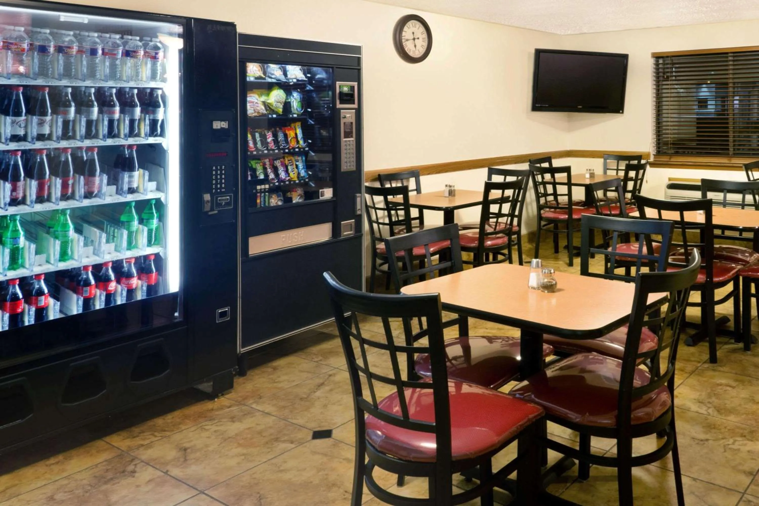 Restaurant/places to eat in Super 8 by Wyndham Alamogordo - White Sands