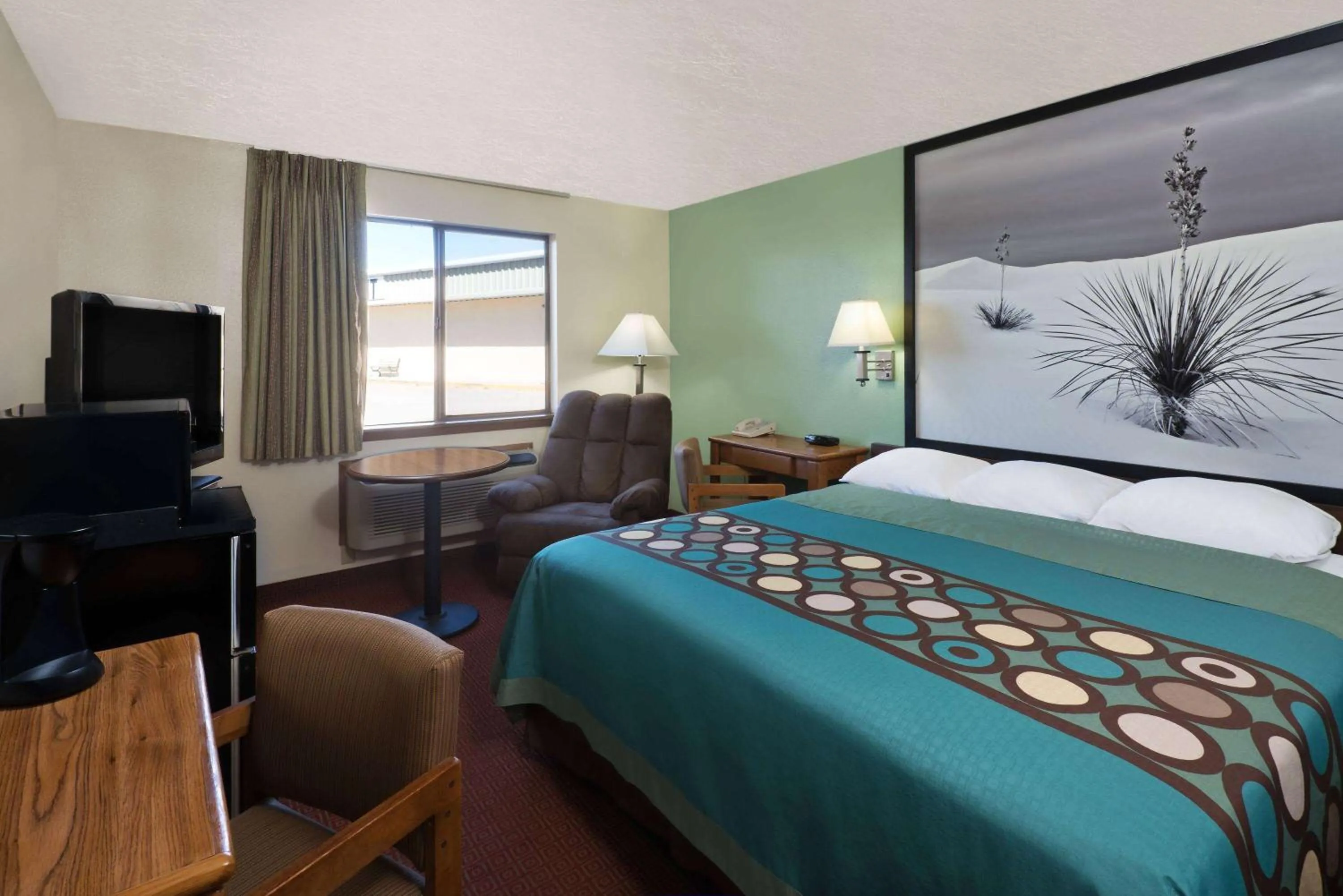 Photo of the whole room, Bed in Super 8 by Wyndham Alamogordo - White Sands