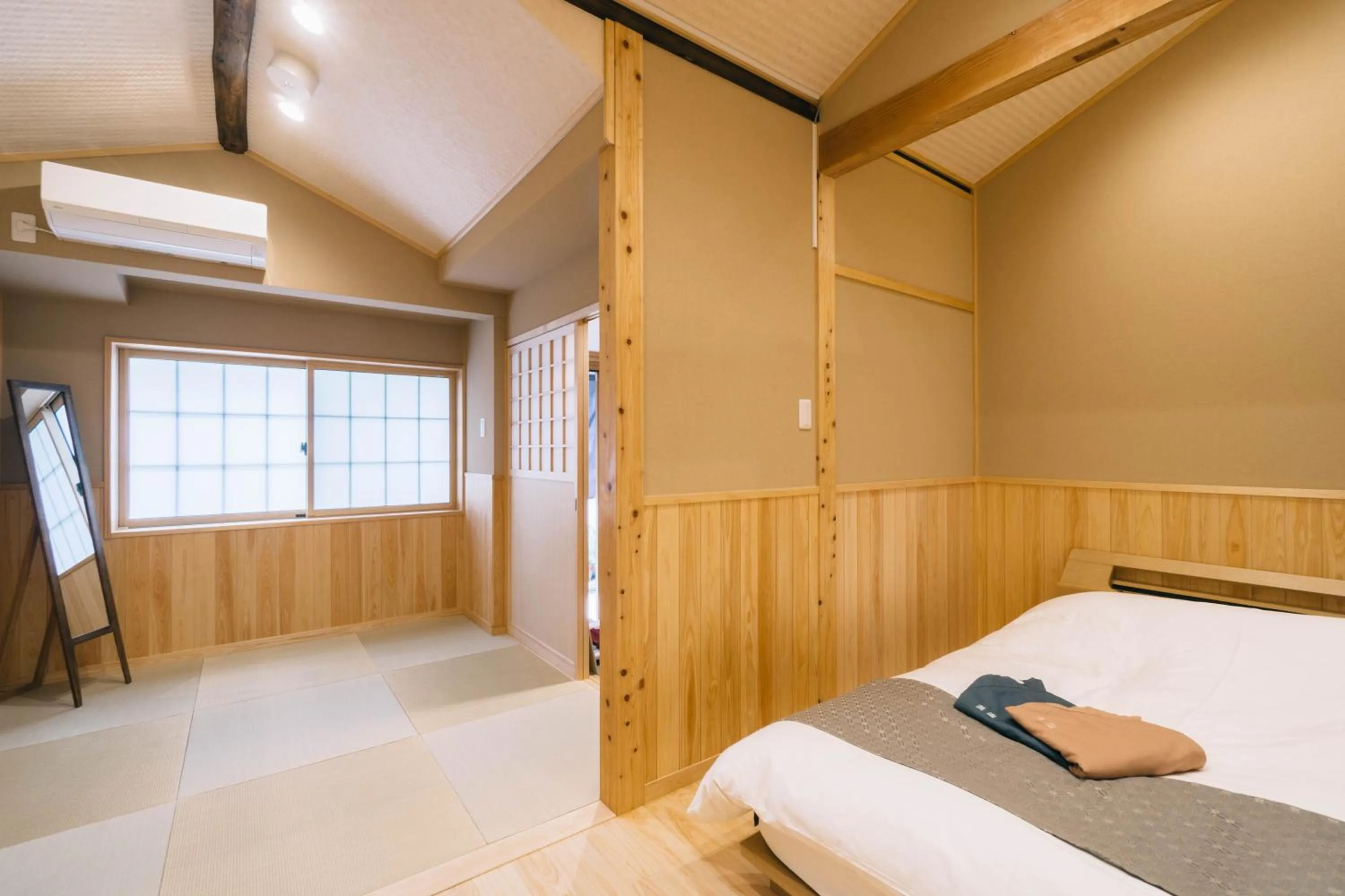 Decorative detail, Bed in Miro Saiinnishi Imadacho Tei