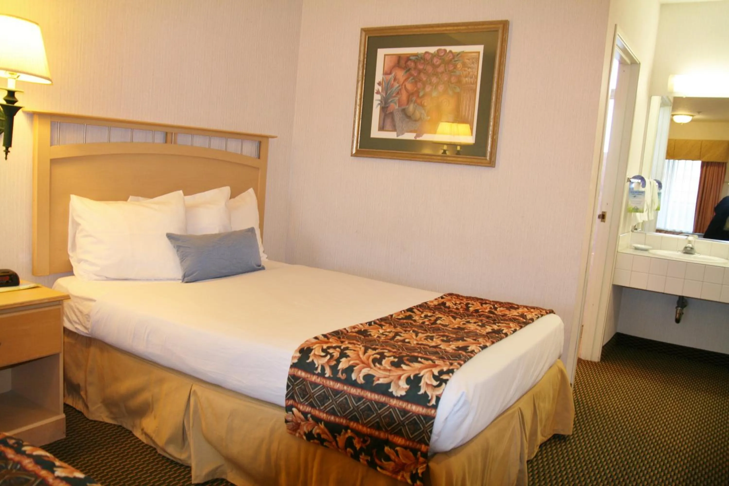 Bed in Days Inn by Wyndham Rocklin/Sacramento