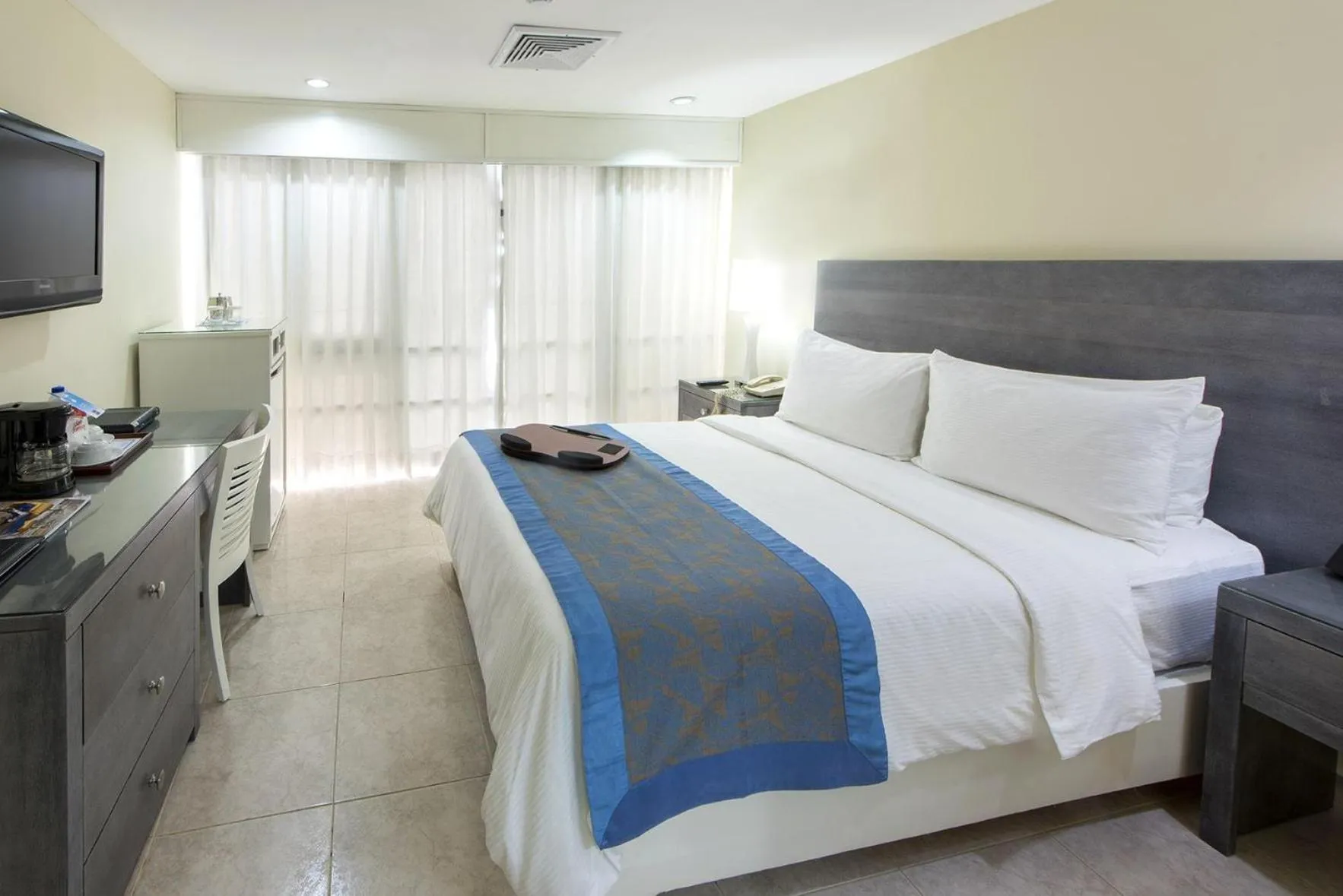 View (from property/room), Bed in Hodelpa Centro Plaza