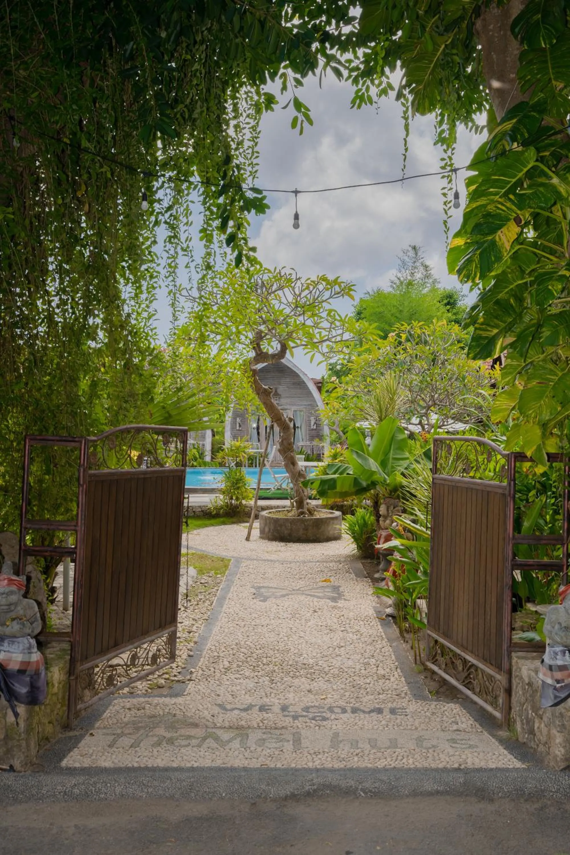 Facade/entrance in The Mel Huts