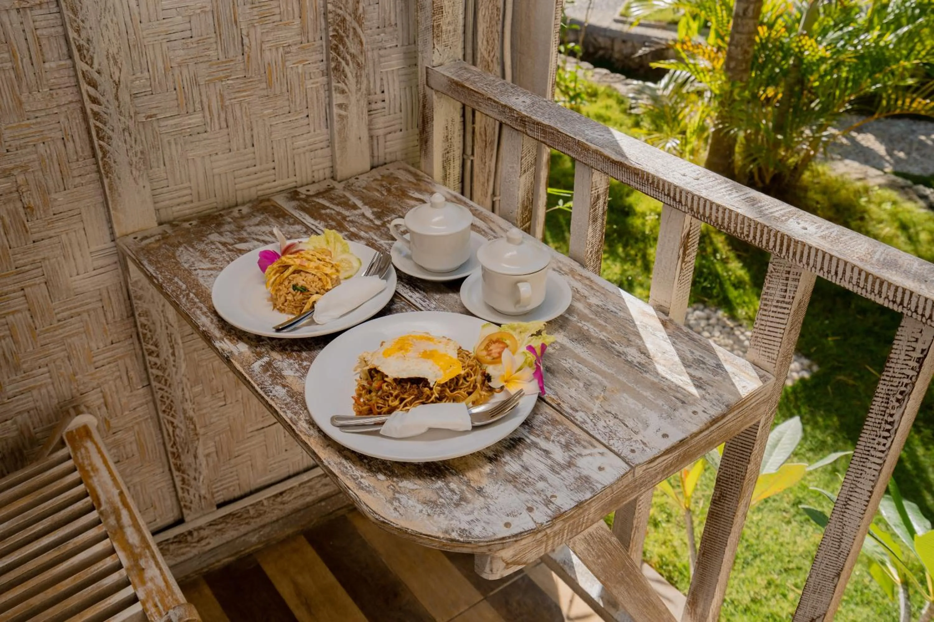 Breakfast in The Mel Huts