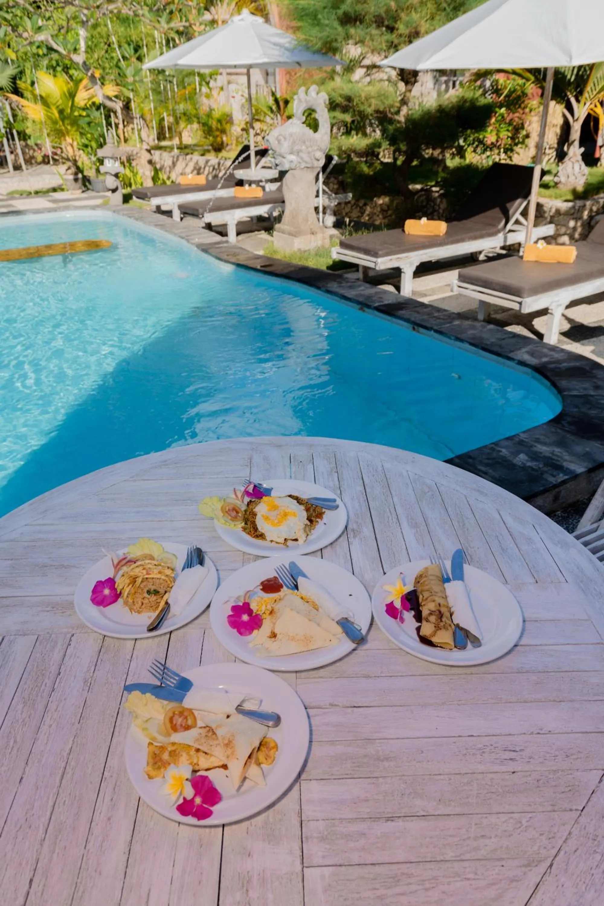 Breakfast in The Mel Huts