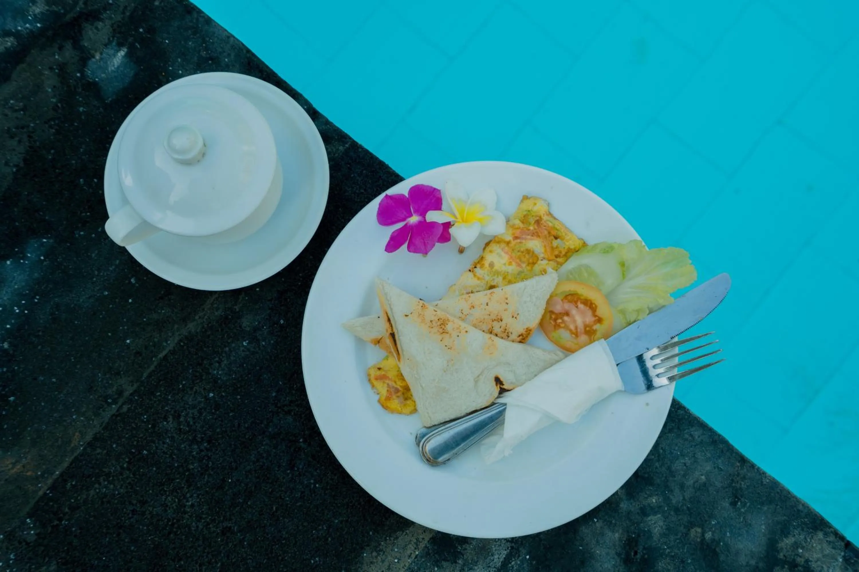 Breakfast in The Mel Huts