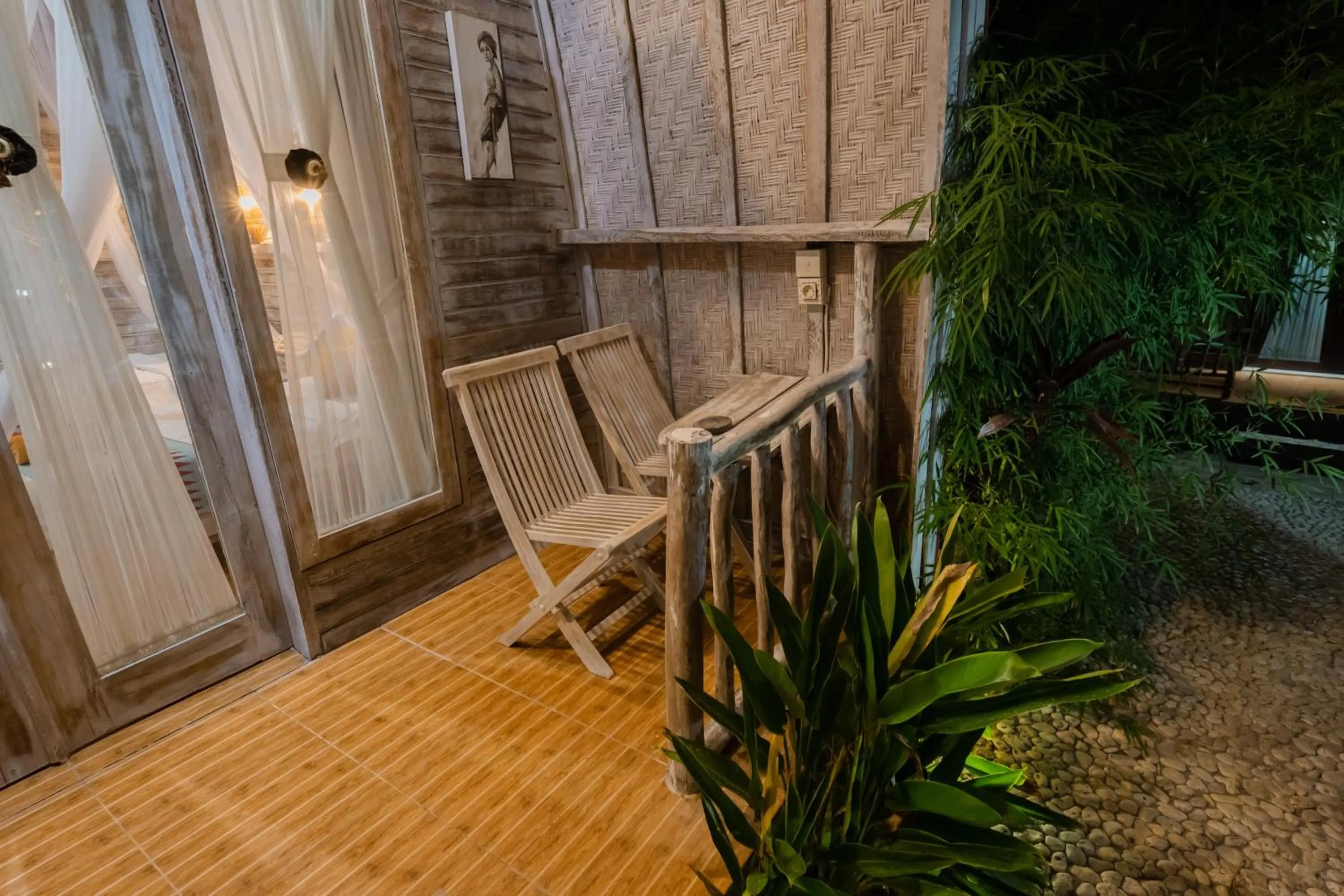 Night in The Mel Huts