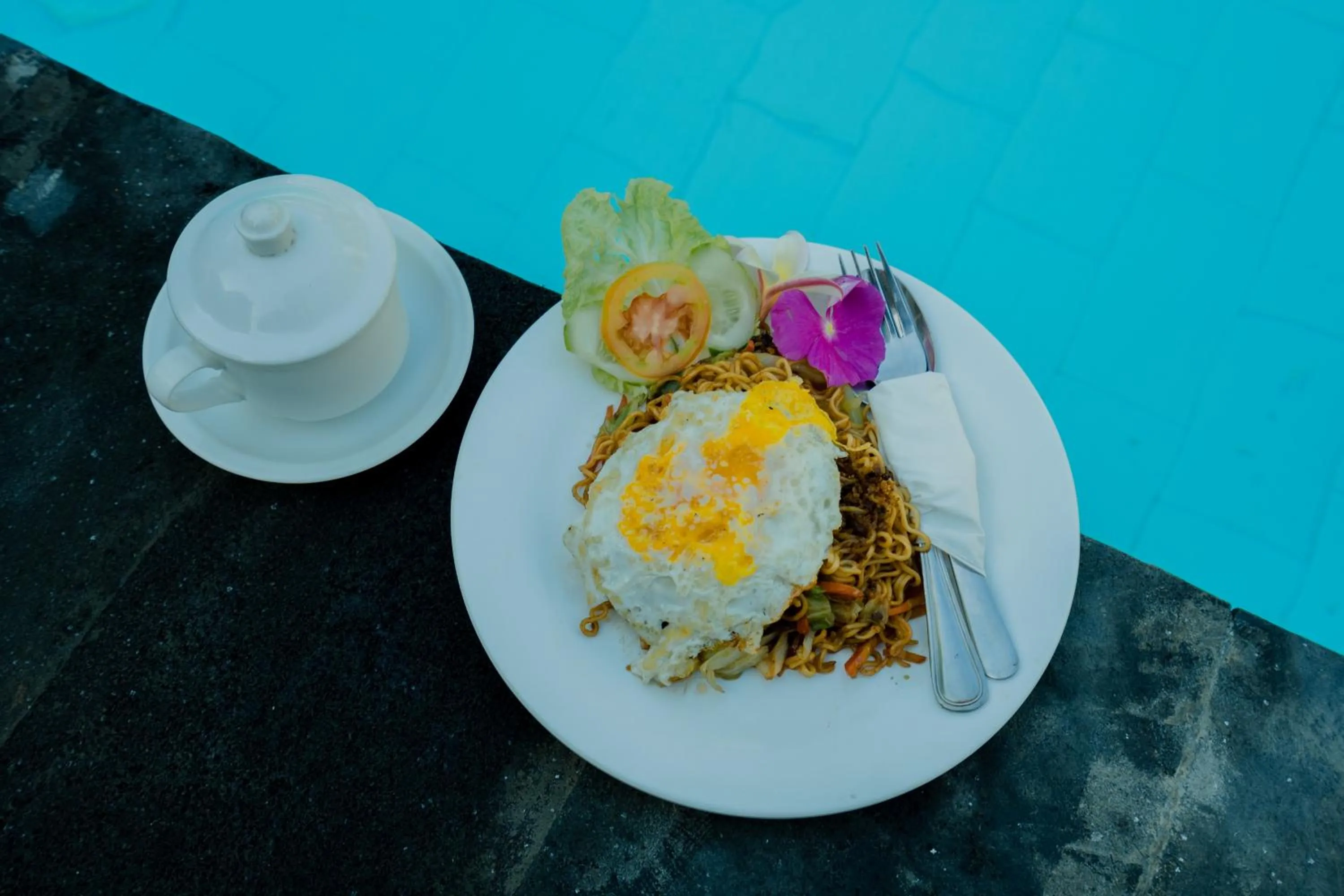 Breakfast in The Mel Huts