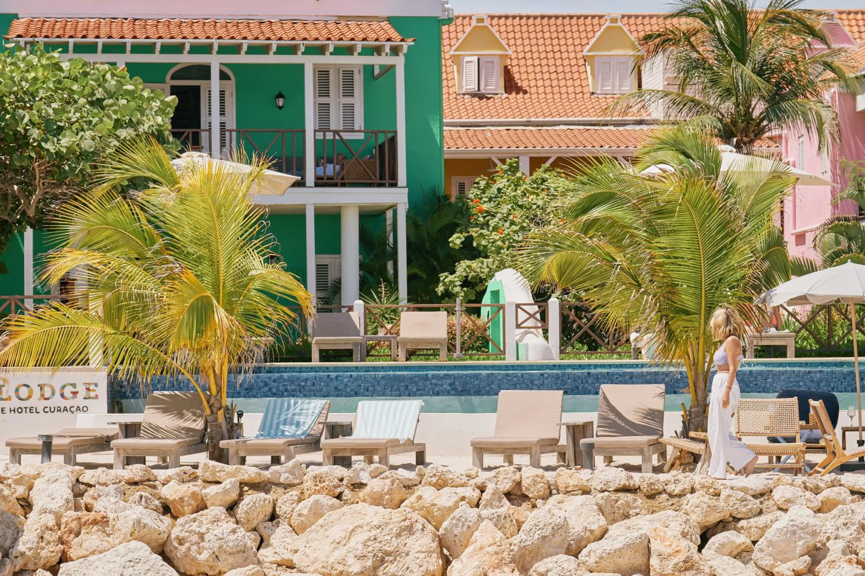 Beach in Scuba Lodge & Suites