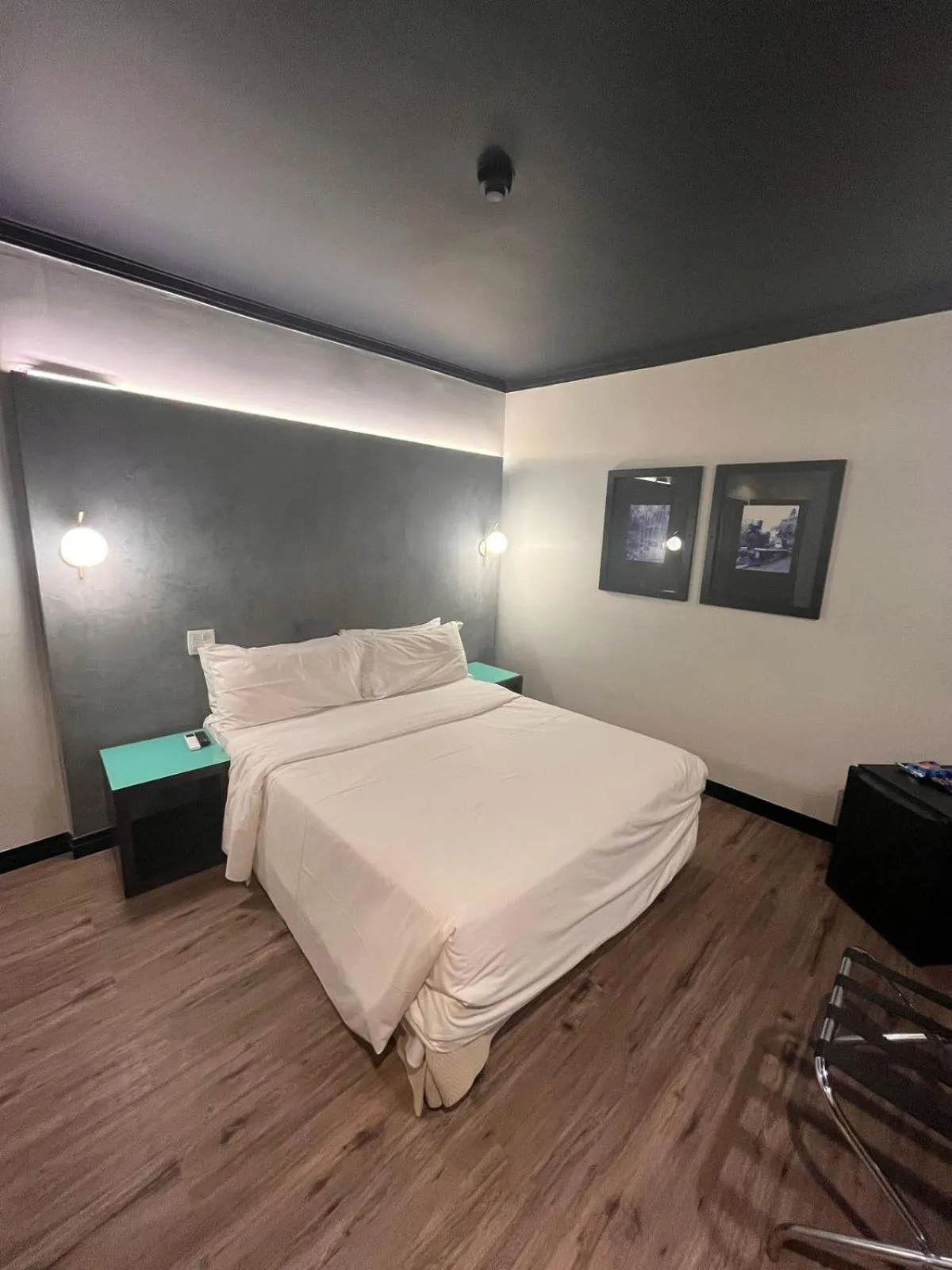 Bedroom, Bed in Oasis Tower Hotel