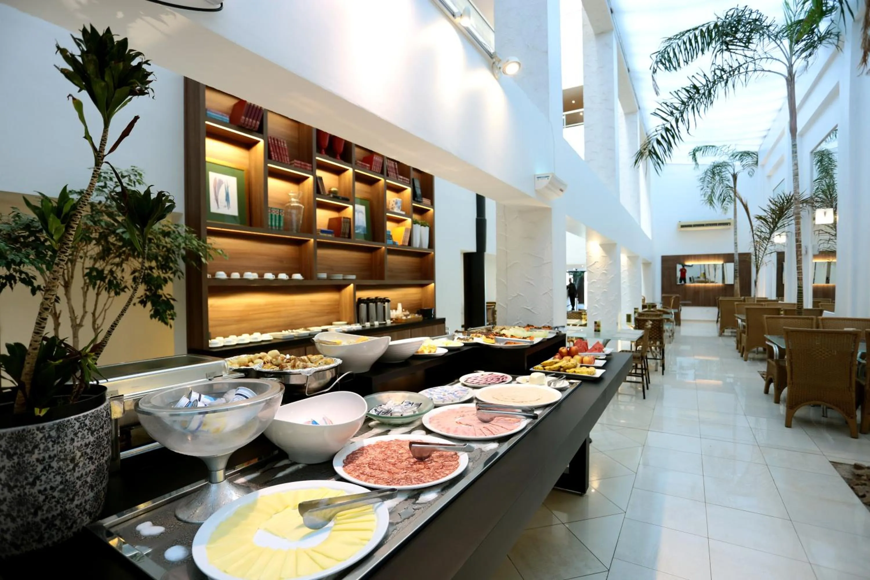 Restaurant/places to eat in Oasis Tower Hotel