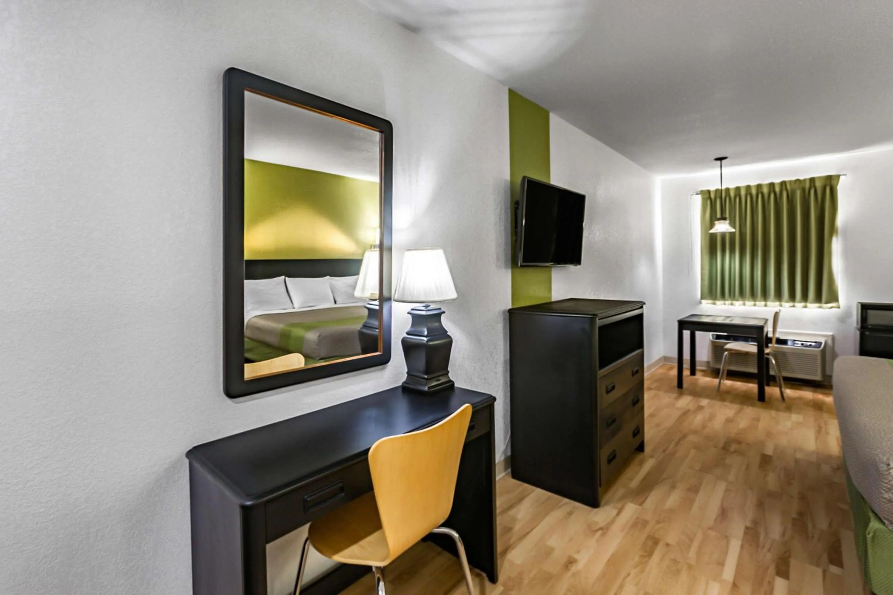 vending machine, Bed in Motel 6-Augusta, KS