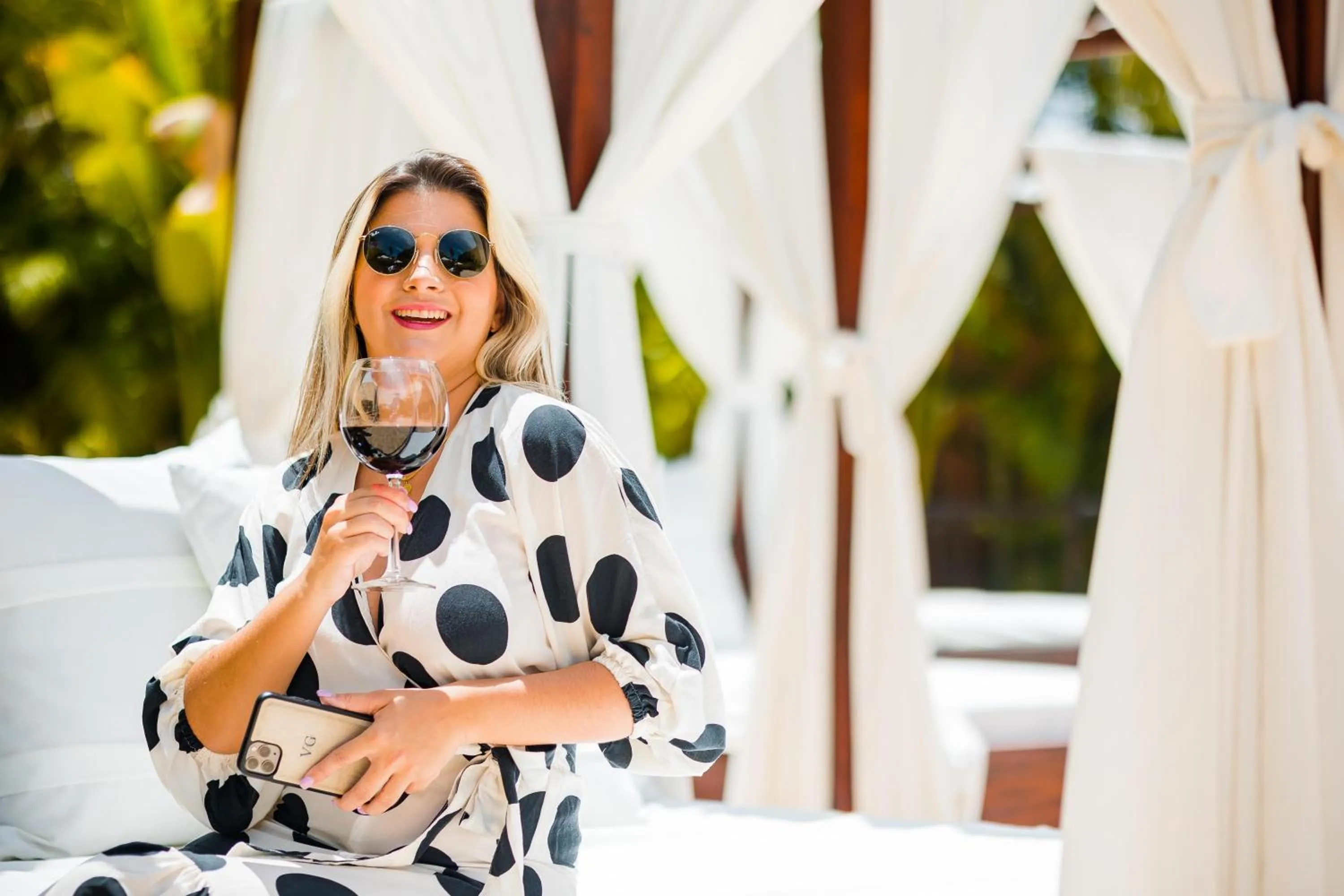 People in Hodelpa Garden Court