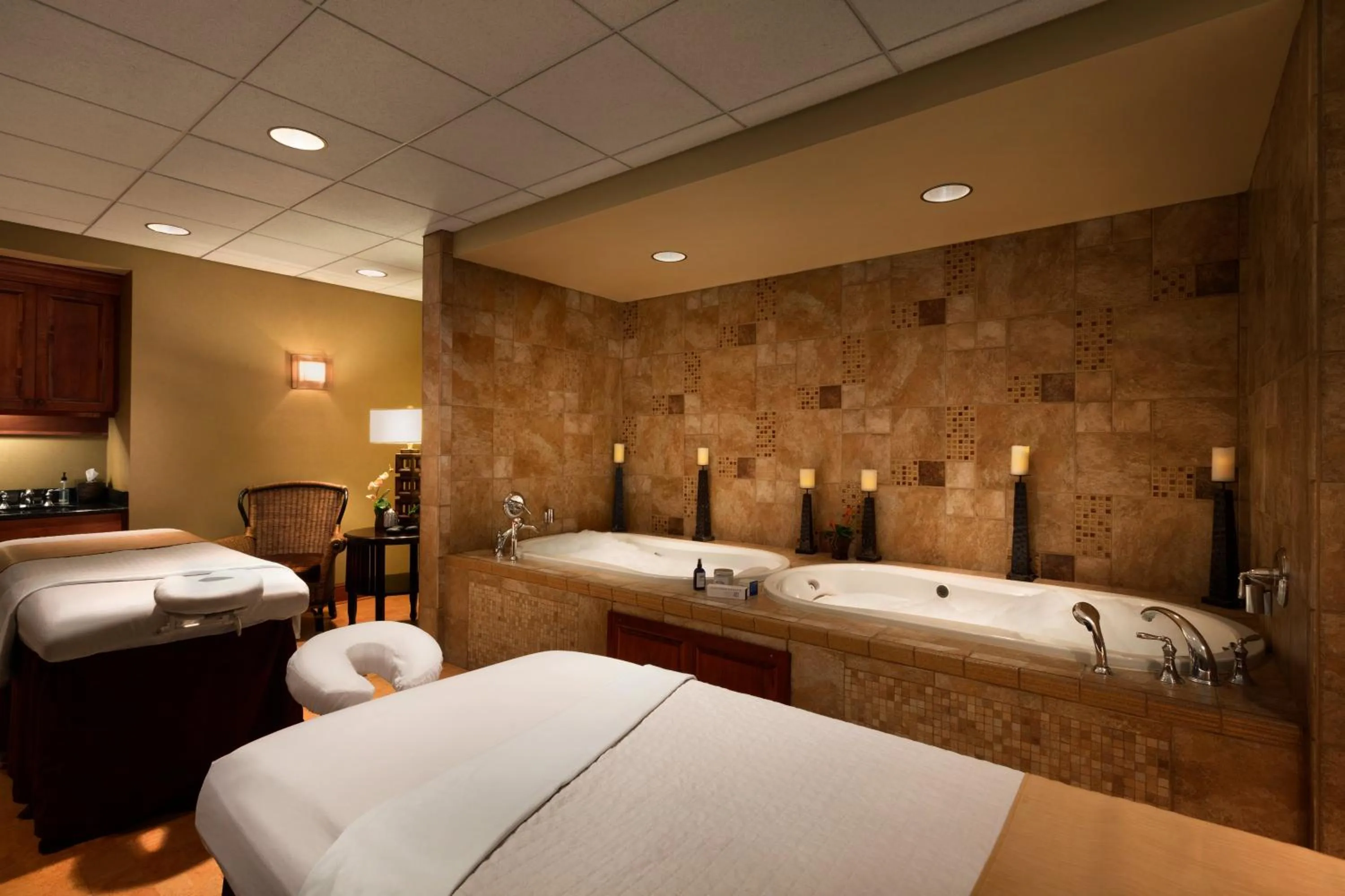 Massage, Bed in Chateau on the Lake Resort Spa and Convention Center